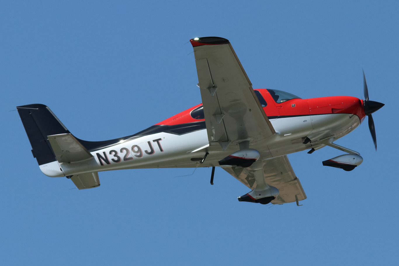 Full size: PRIVATE Cirrus SR22T N329JT at York Airport