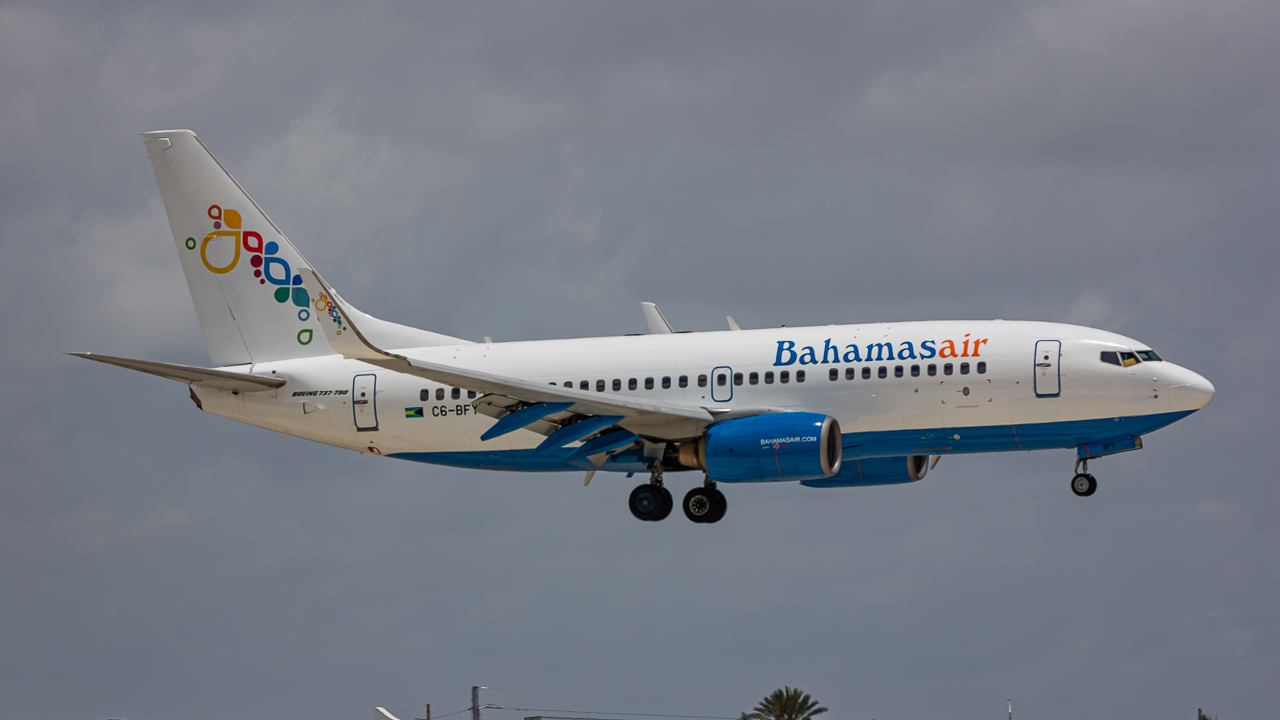 Full size: Bahamasair Boeing 737-700 C6-BFY at Fort Lauderdale/Hollywood International Airport