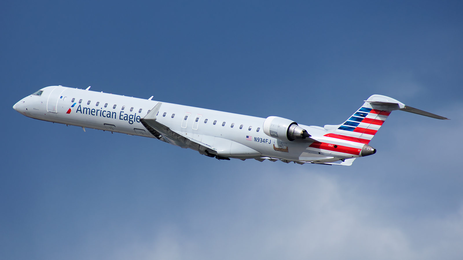 Full size: American Eagle Mitsubishi CRJ-900 N934FJ at Reno/Tahoe International Airport