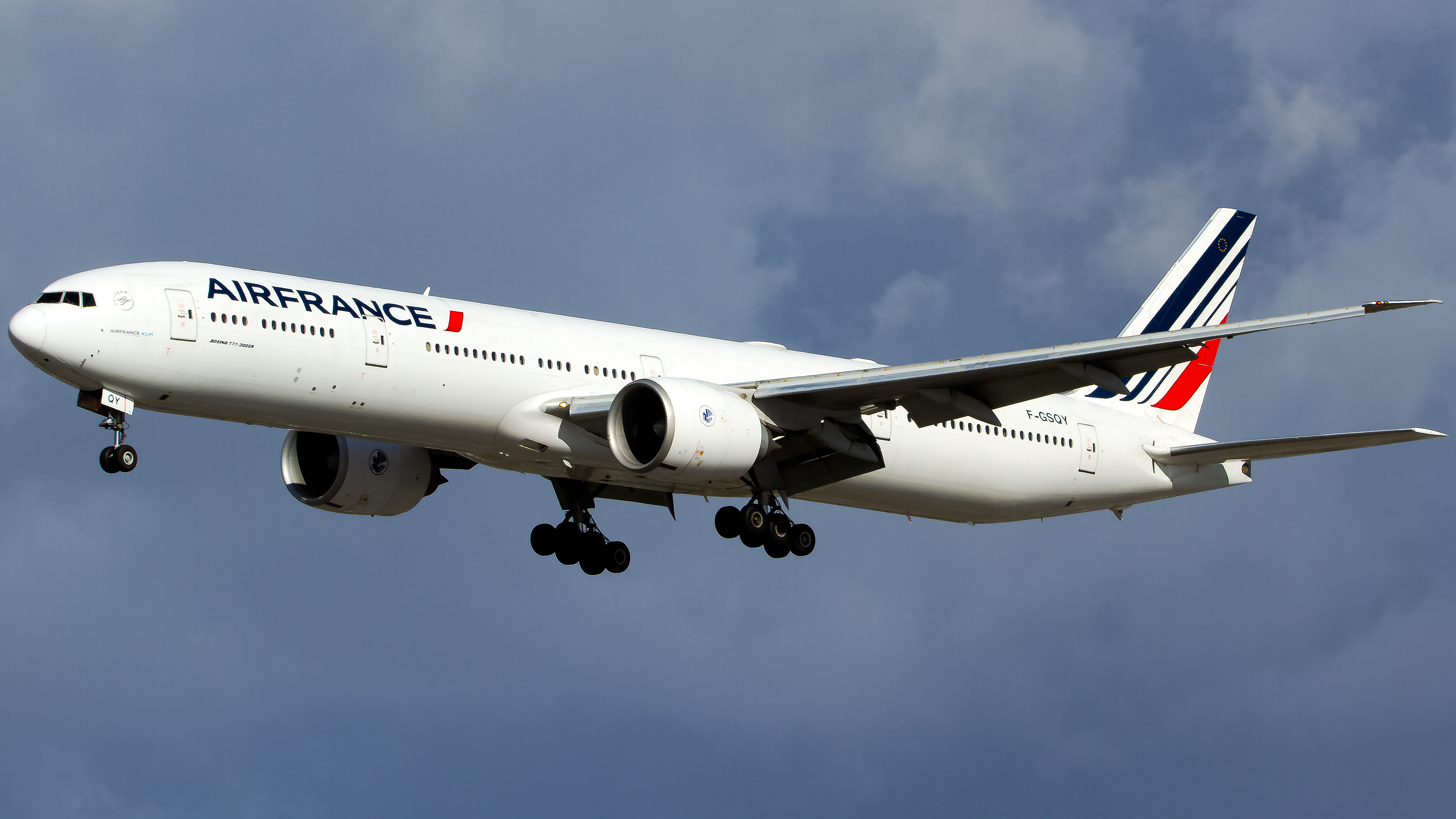 Full size: Air France Boeing 777-300ER F-GSQY at Los Angeles International Airport