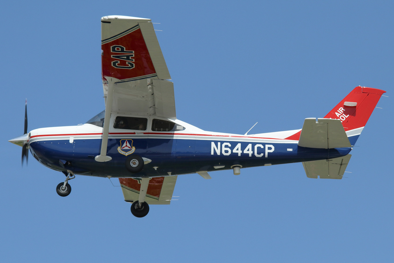Full size: Civil Air Patrol Cessna 182T N644CP at York Airport