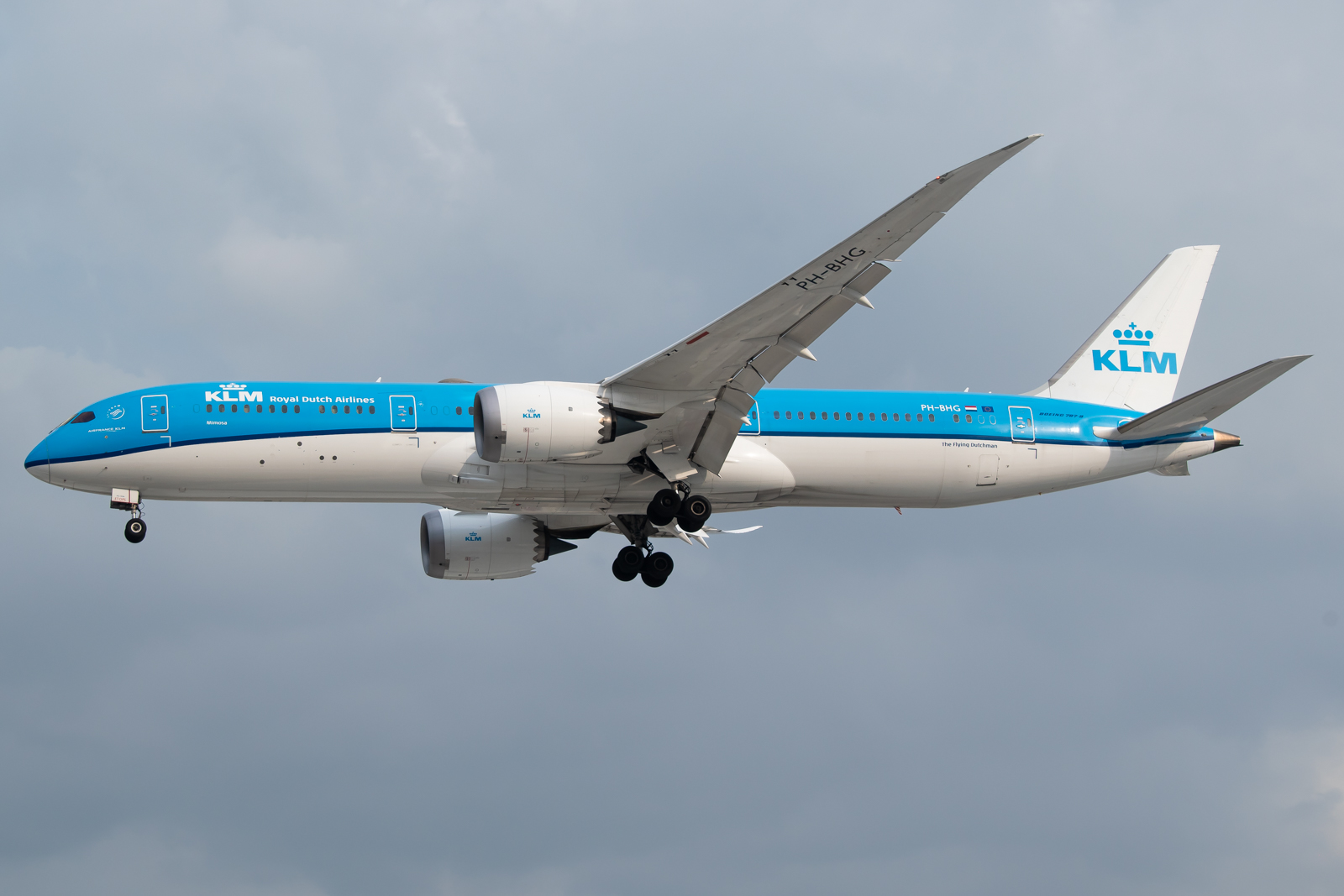 Full size: KLM Boeing 787-9 PH-BHG at Mexico City International Airport