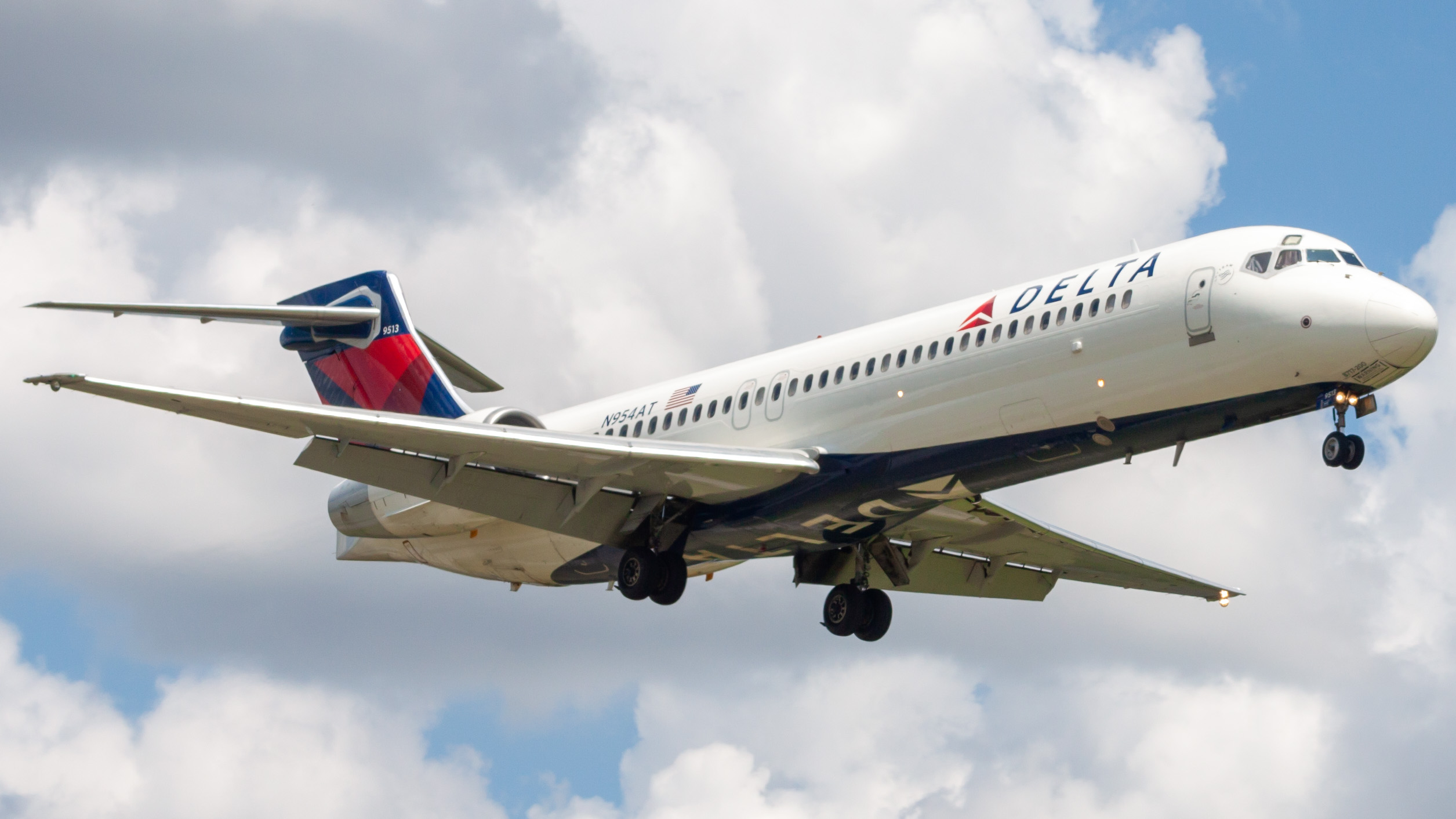 Full size: Delta Airlines Boeing 717-200 N954AT at William P Hobby Airport