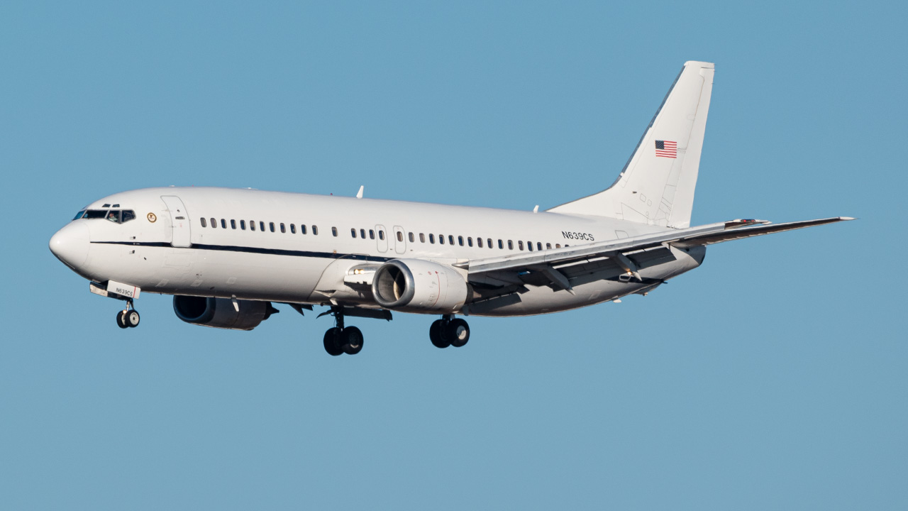 Full size: Justice Prisoner and Alien Transportation System Boeing 737-400 N639CS at Hartsfield-Jackson Atlanta International Airport
