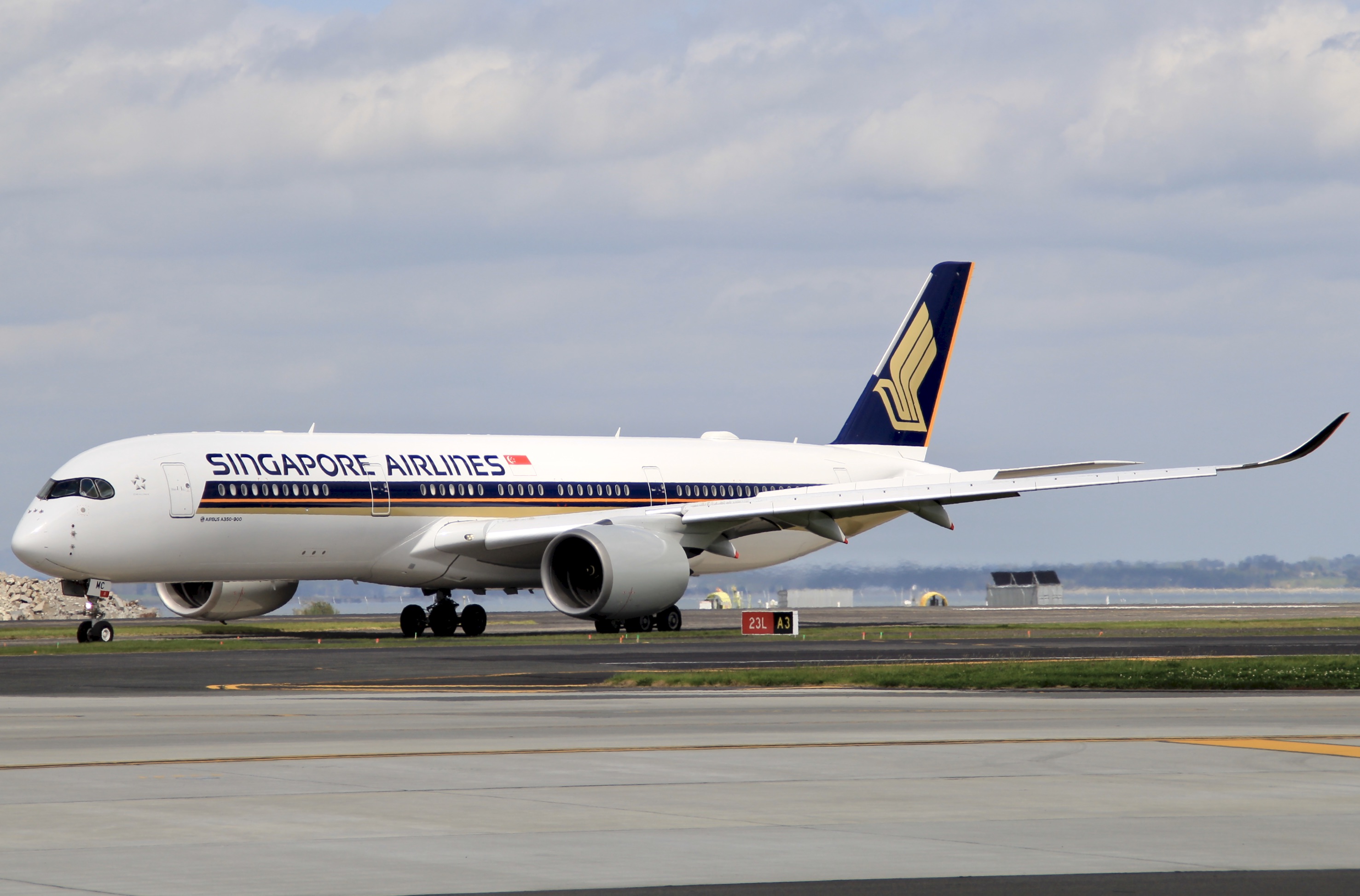 Full size: Singapore Airlines Airbus A350-900 9V-SMC at Auckland International Airport