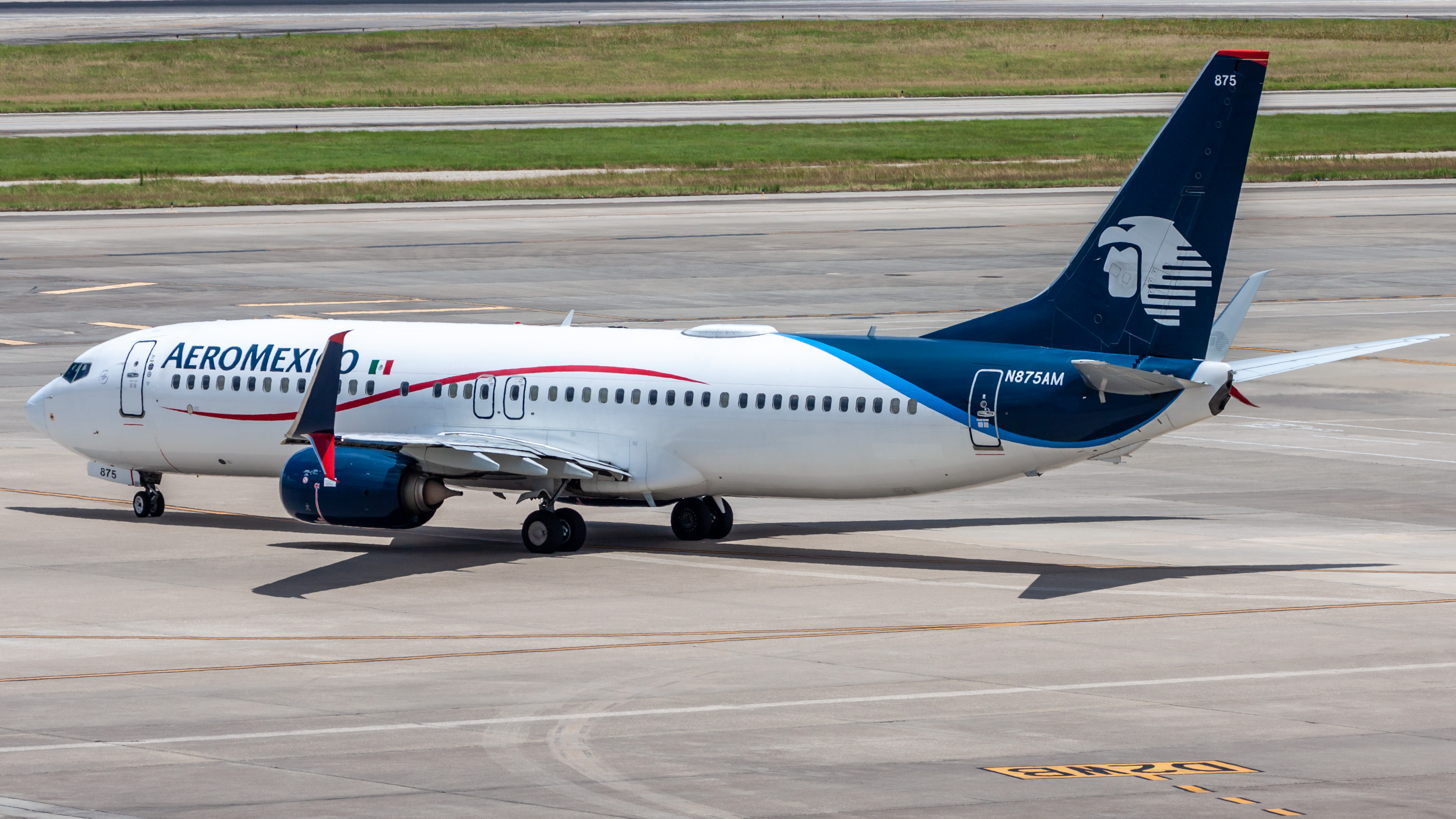 Full size: Aeromexico Boeing 737-800 N875AM at Houston-George Bush Intercontinental Airport