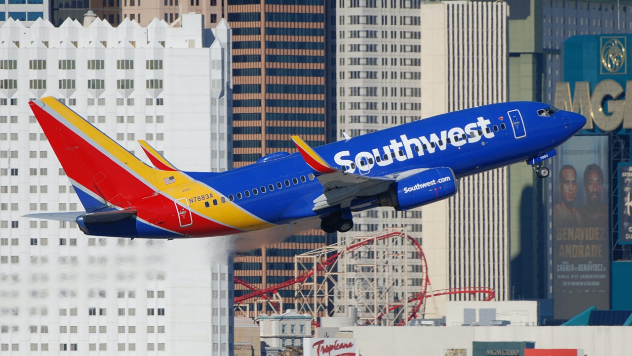 Full size: Southwest Airlines Boeing 737-700 N7883A at Harry Reid International Airport