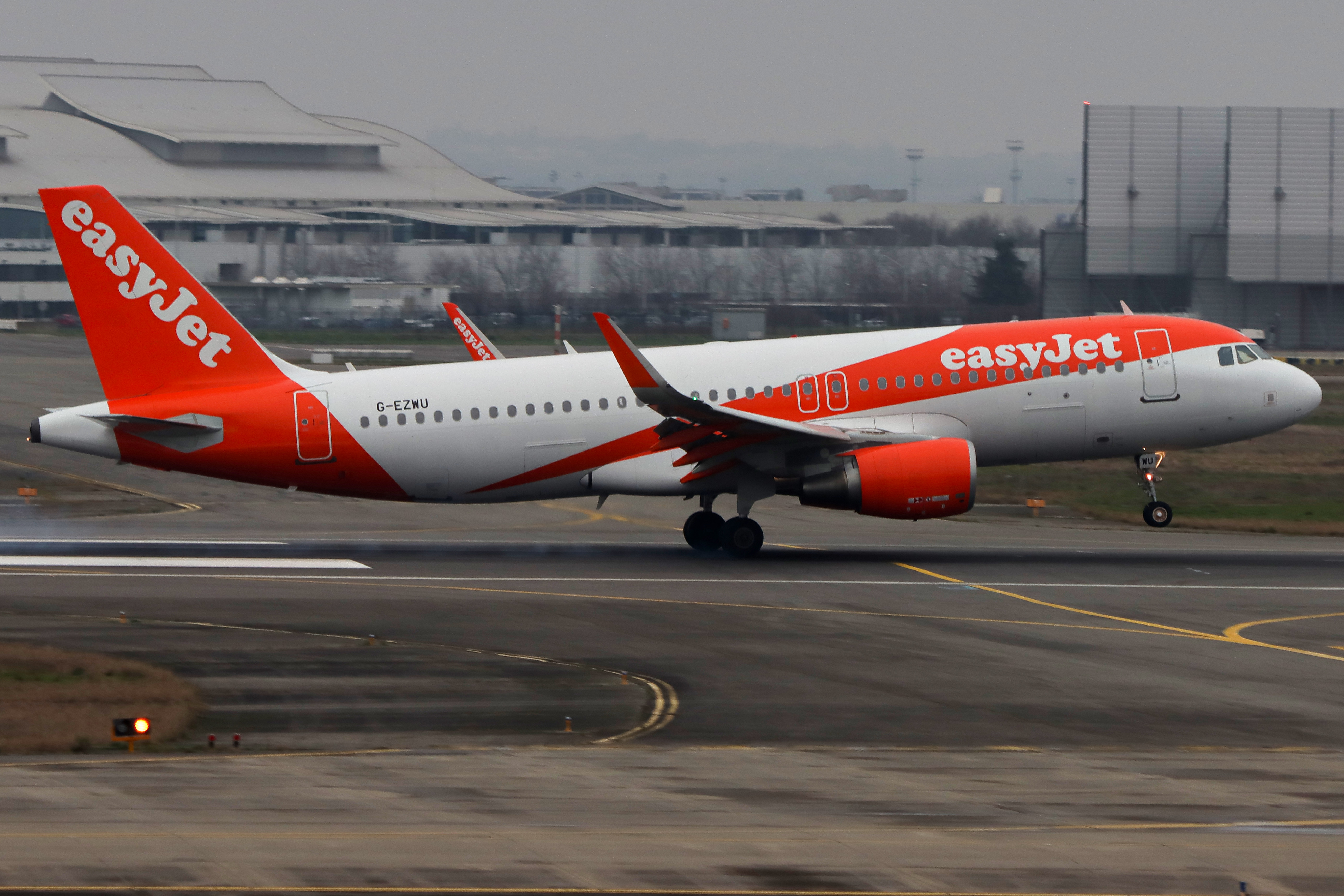Full size: EasyJet Airbus A320 G-EZWU at Toulouse Blagnac Airport