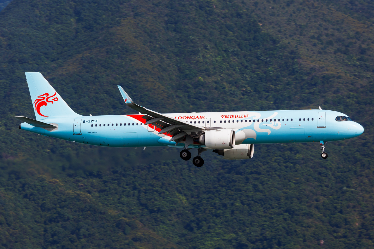 Full size: Loong Air Airbus A321NEO b-325k at Hong Kong International Airport
