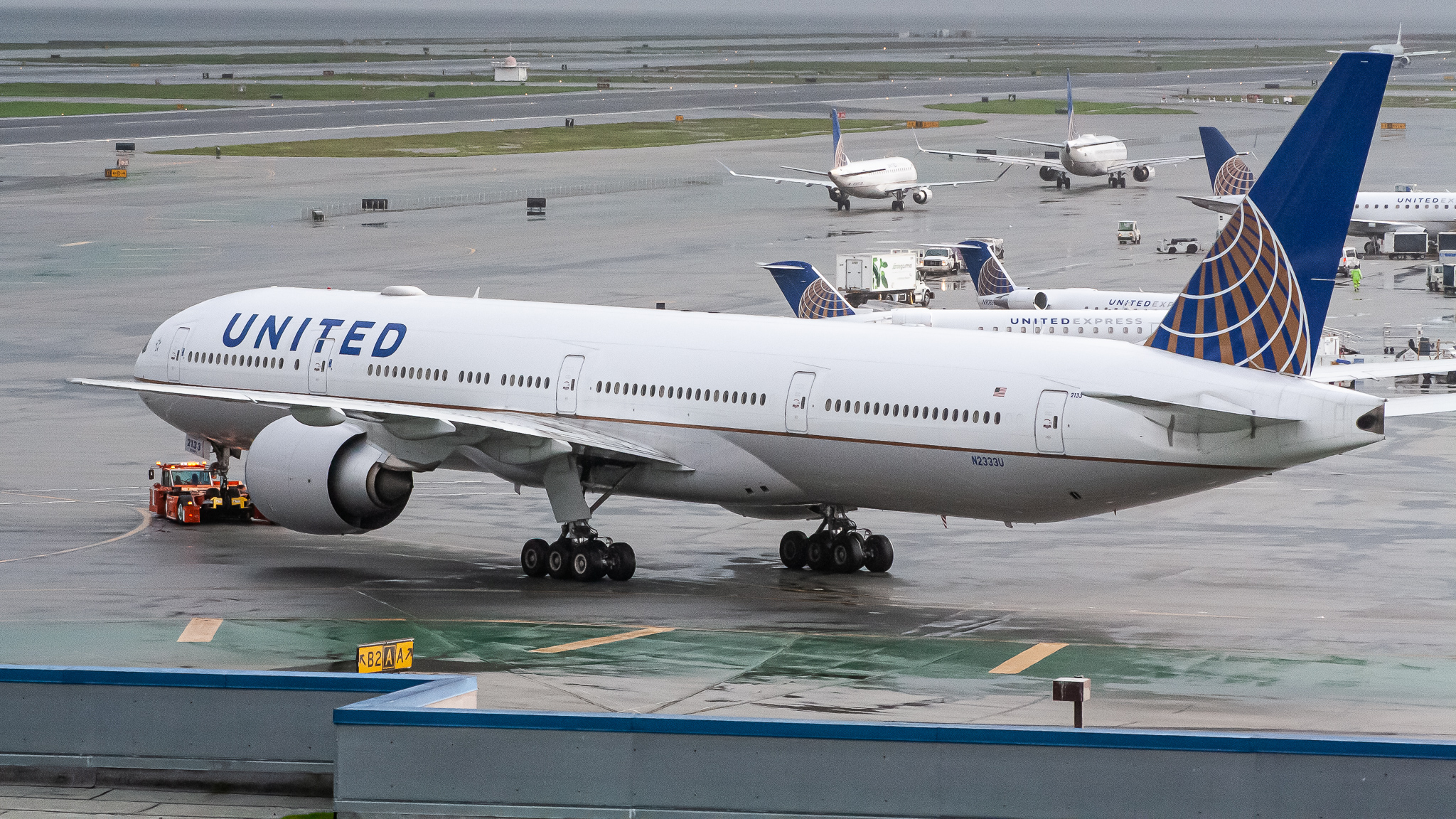 Full size: United Airlines Boeing 777-300ER N2333U at San Francisco International Airport