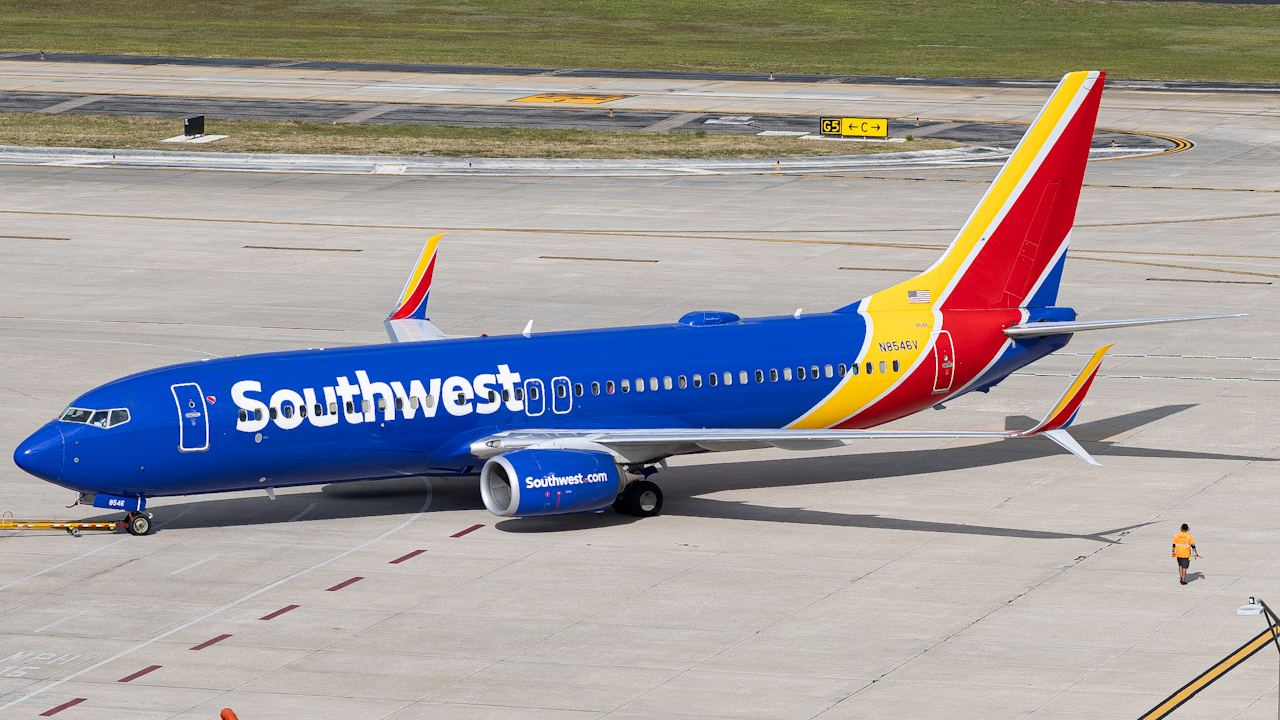Full size: Southwest Airlines Boeing 737-800 N8546V at Tampa International Airport