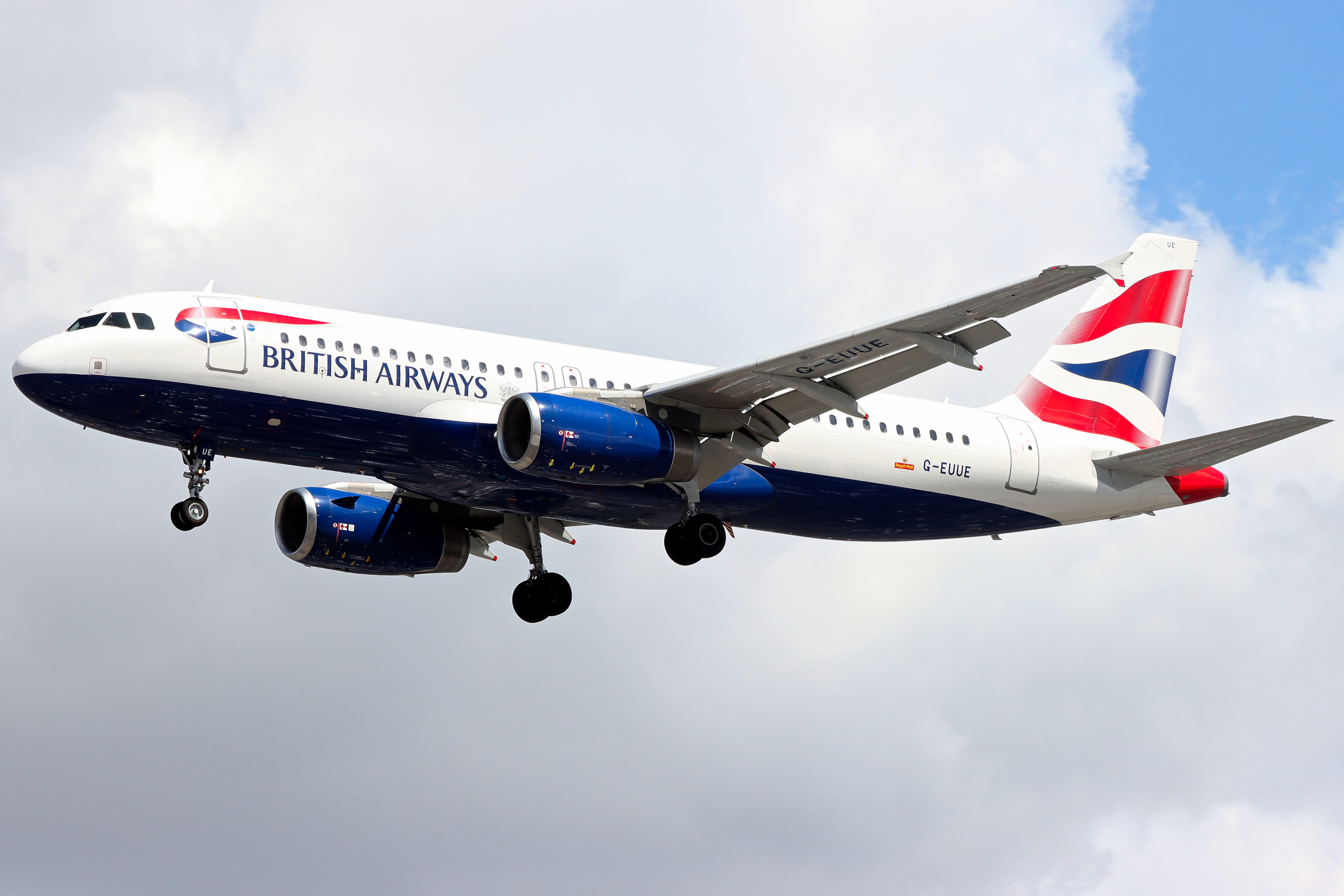 Full size: British Airways Airbus A320 G-EUUE  at London Heathrow International Airport