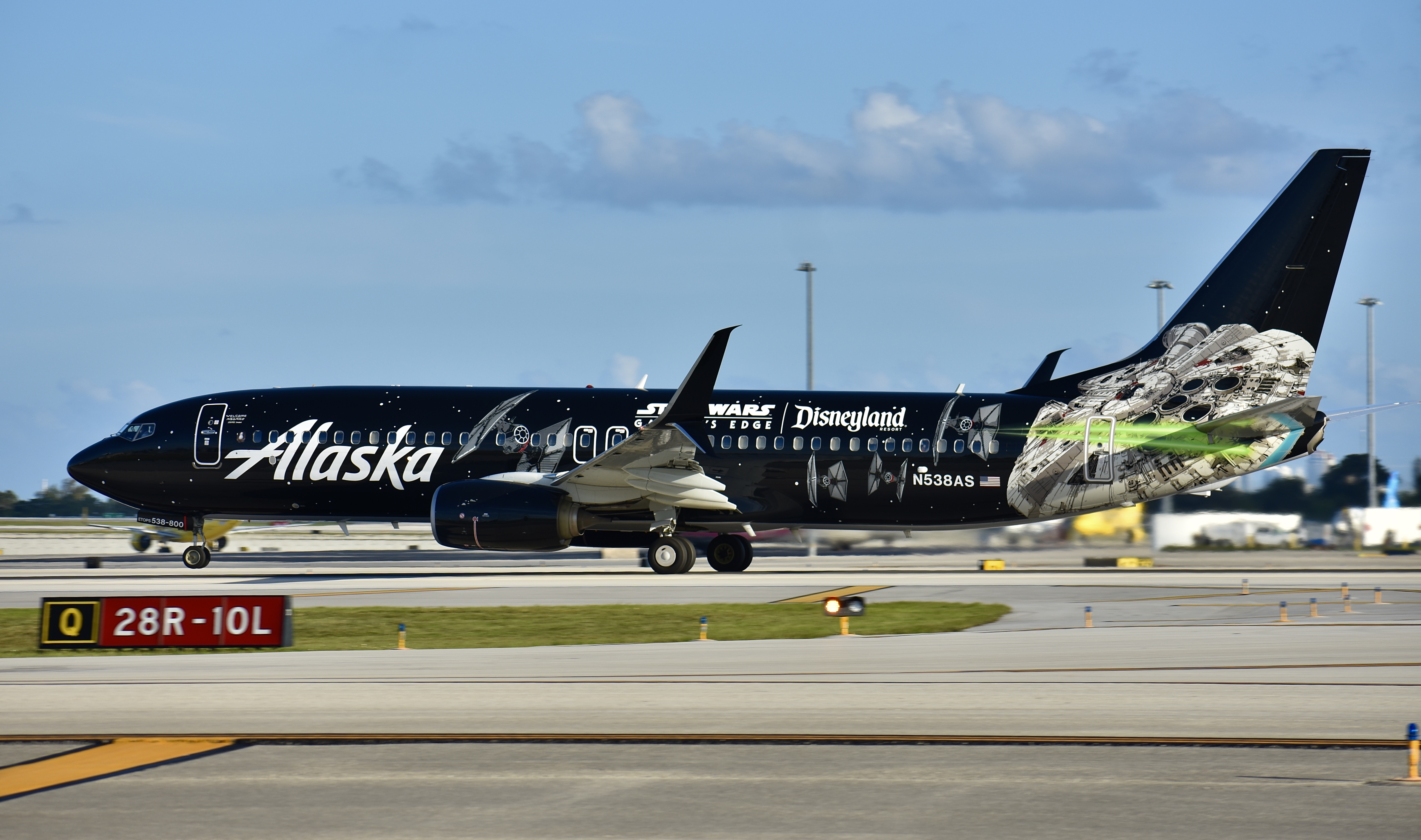 Full size: Alaska Airlines Boeing 737-800 N538AS at Fort Lauderdale/Hollywood International Airport