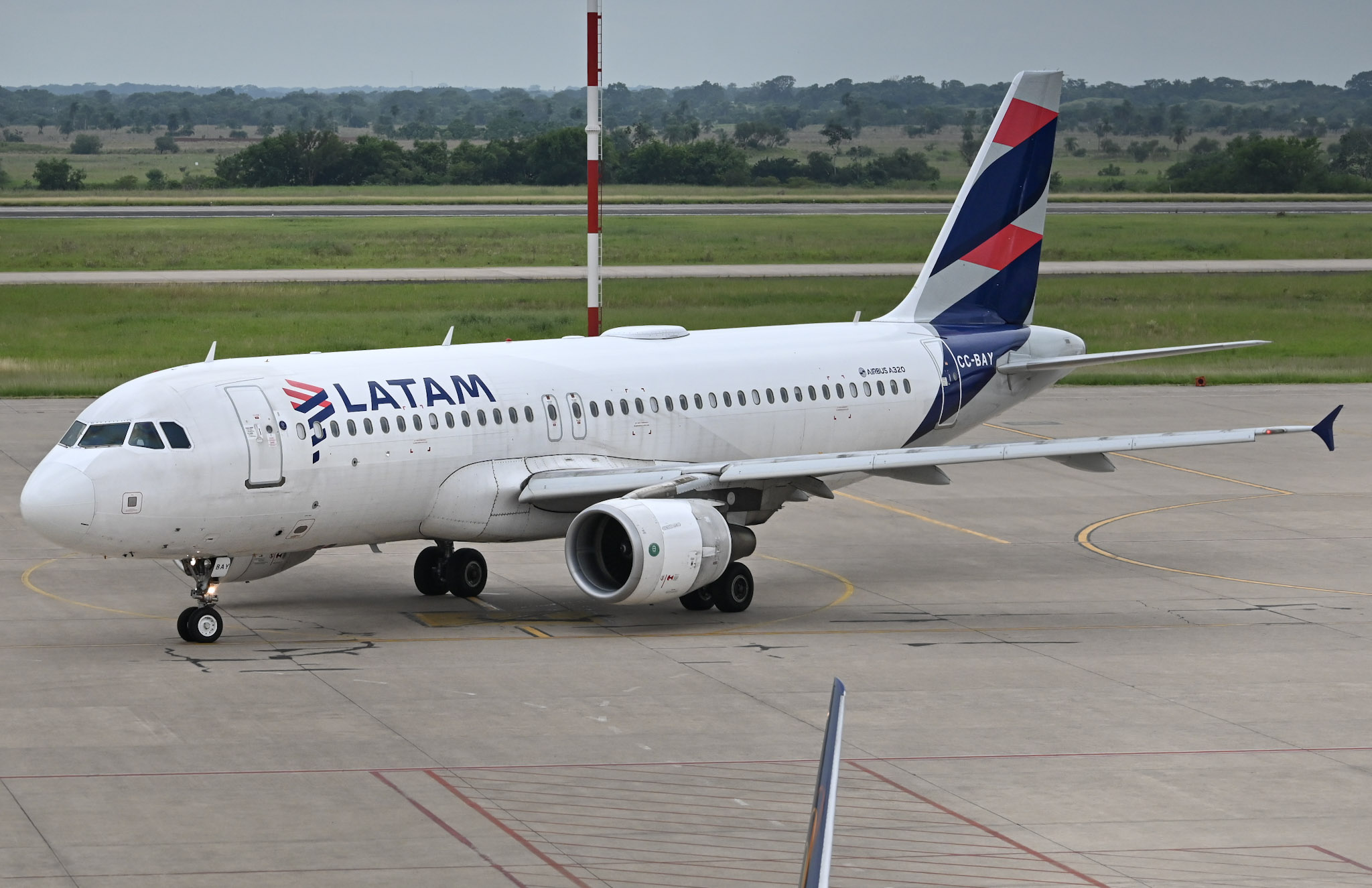 Full size: LATAM Airbus A320 CC-BAY at Santa Cruz Viru Viru International Airport