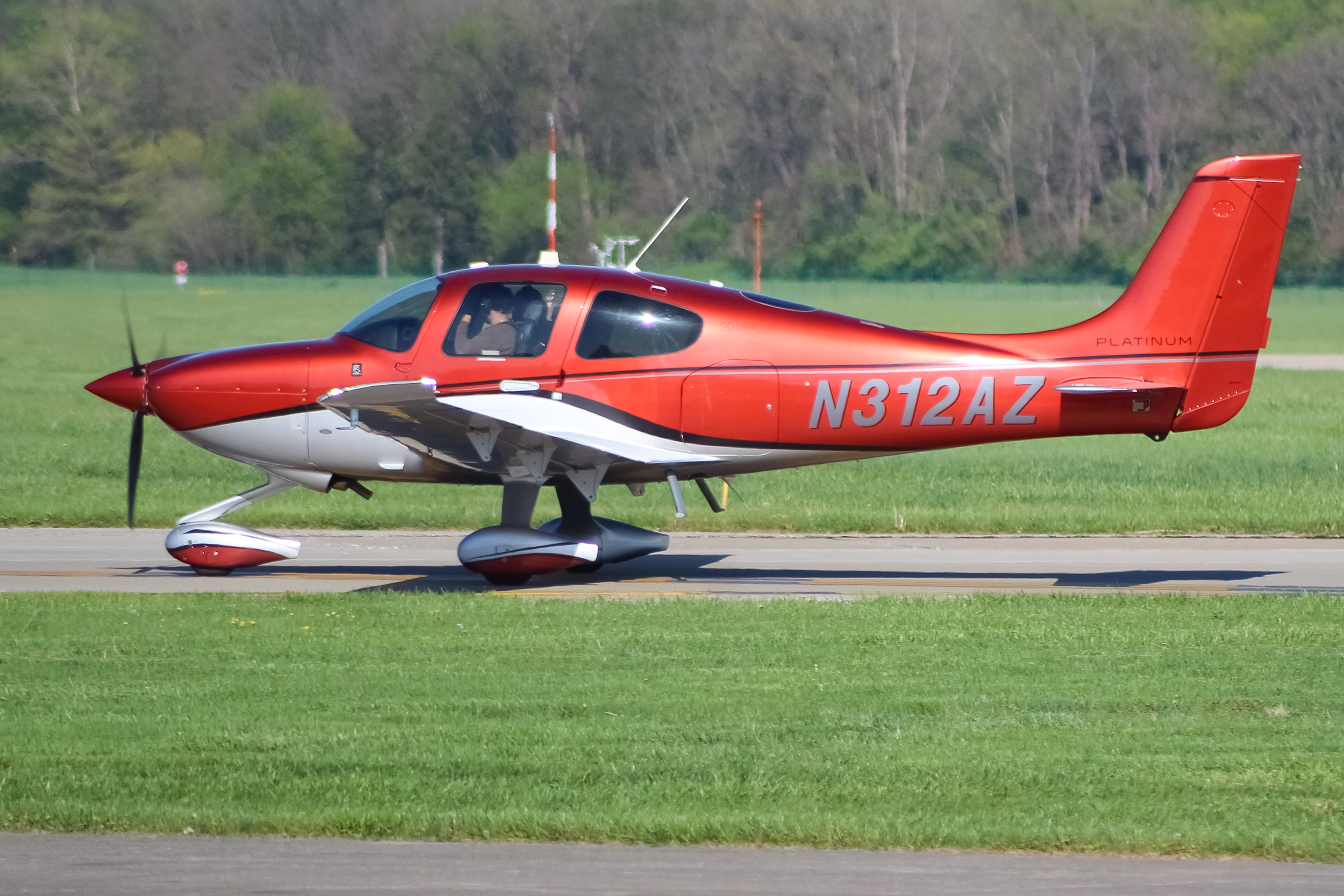 Full size: PRIVATE  Cirrus SR-22 N312AZ at Cincinnati Municipal Airport/Lunken Field