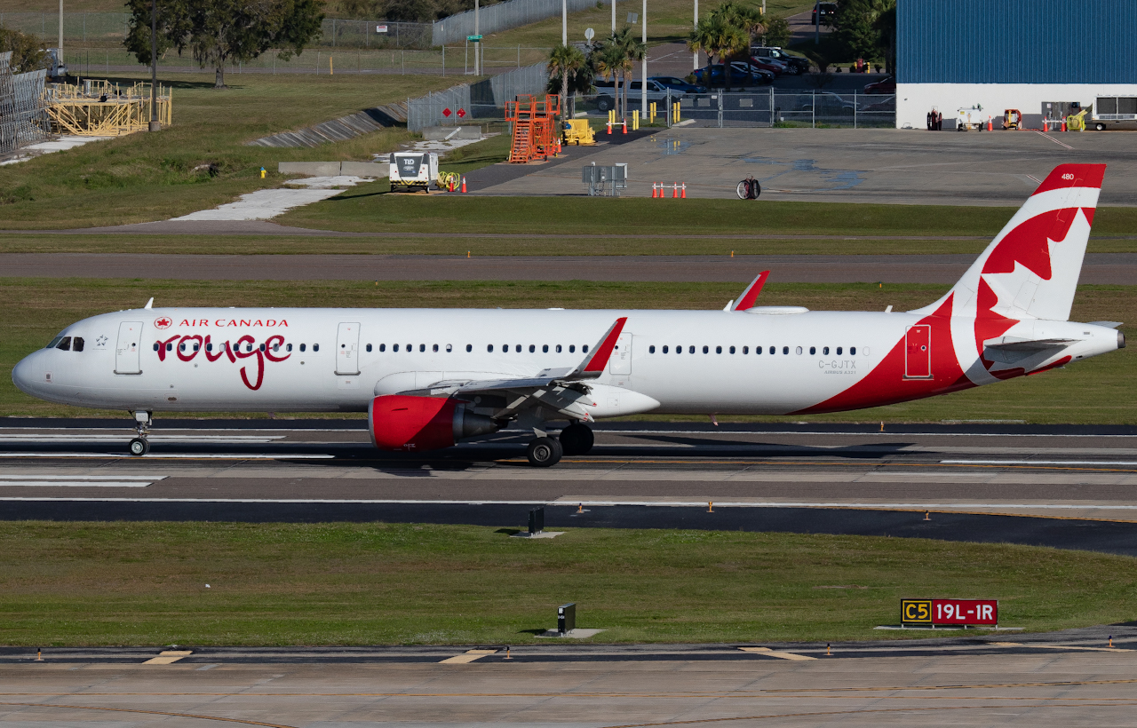 Full size: Air Canada Rouge Airbus A321-200 C-GJTX at Tampa International Airport