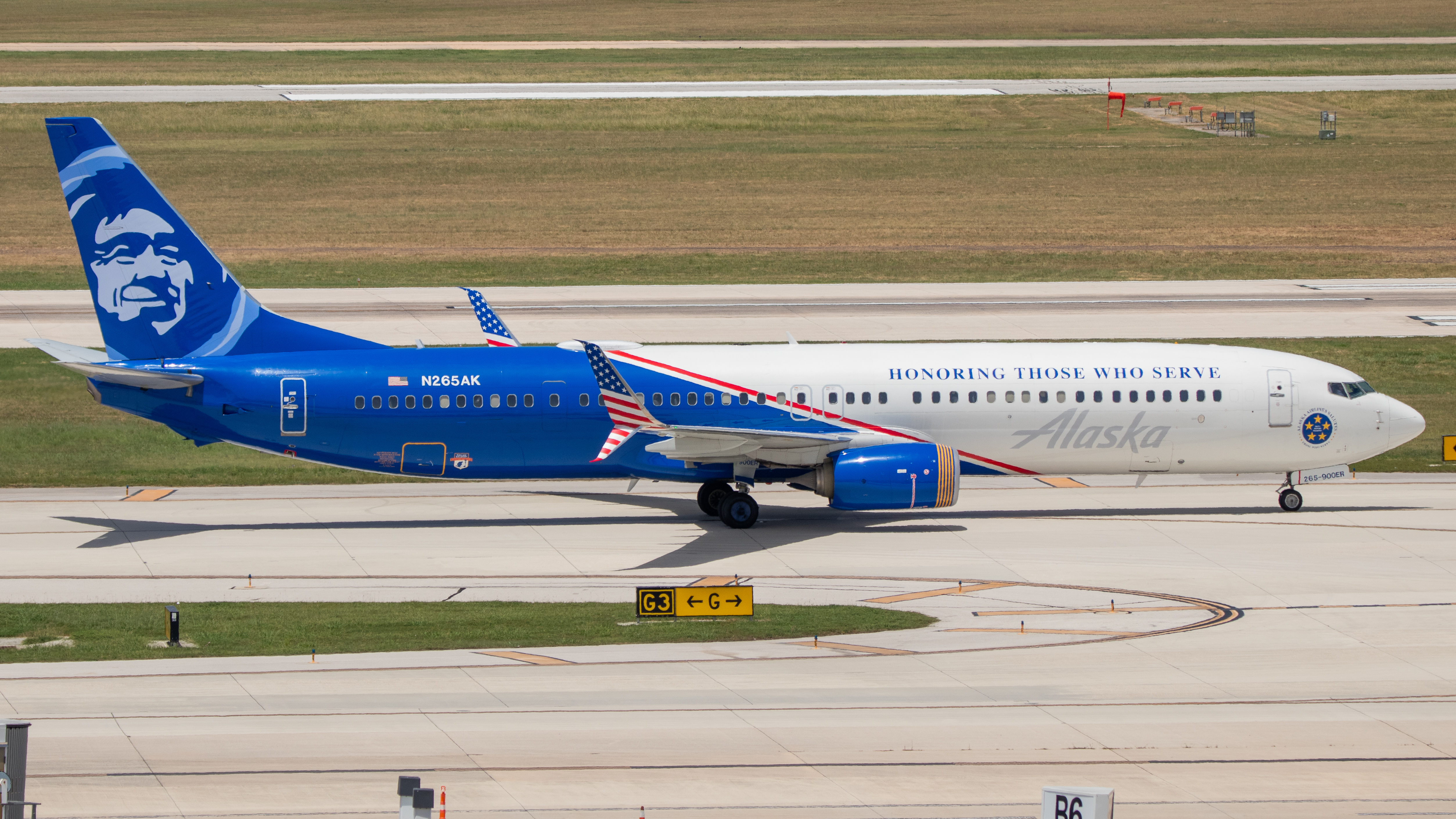 Full size: Alaska Airlines Boeing 737-900ER N265AK at San Antonio International Airport