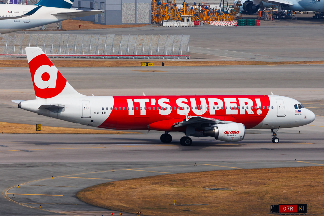 Full size: AirAsia Airbus A320 9M-AHL at Hong Kong International Airport