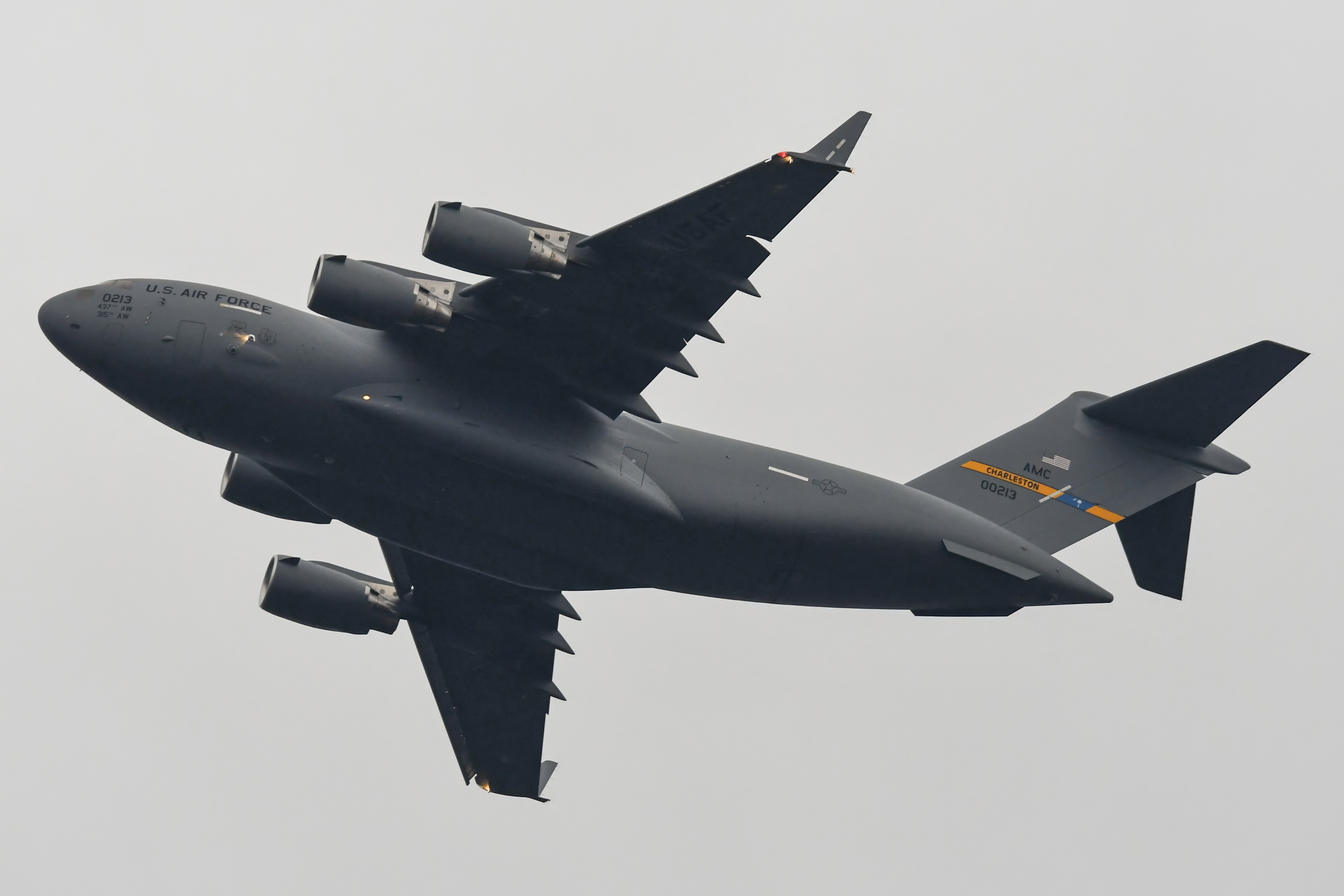 Full size: USAF - United States Air Force Boeing C-17 Globemaster III 10-0213 at McGuire Field (Joint Base Mc Guire Dix Lakehurst) Airport