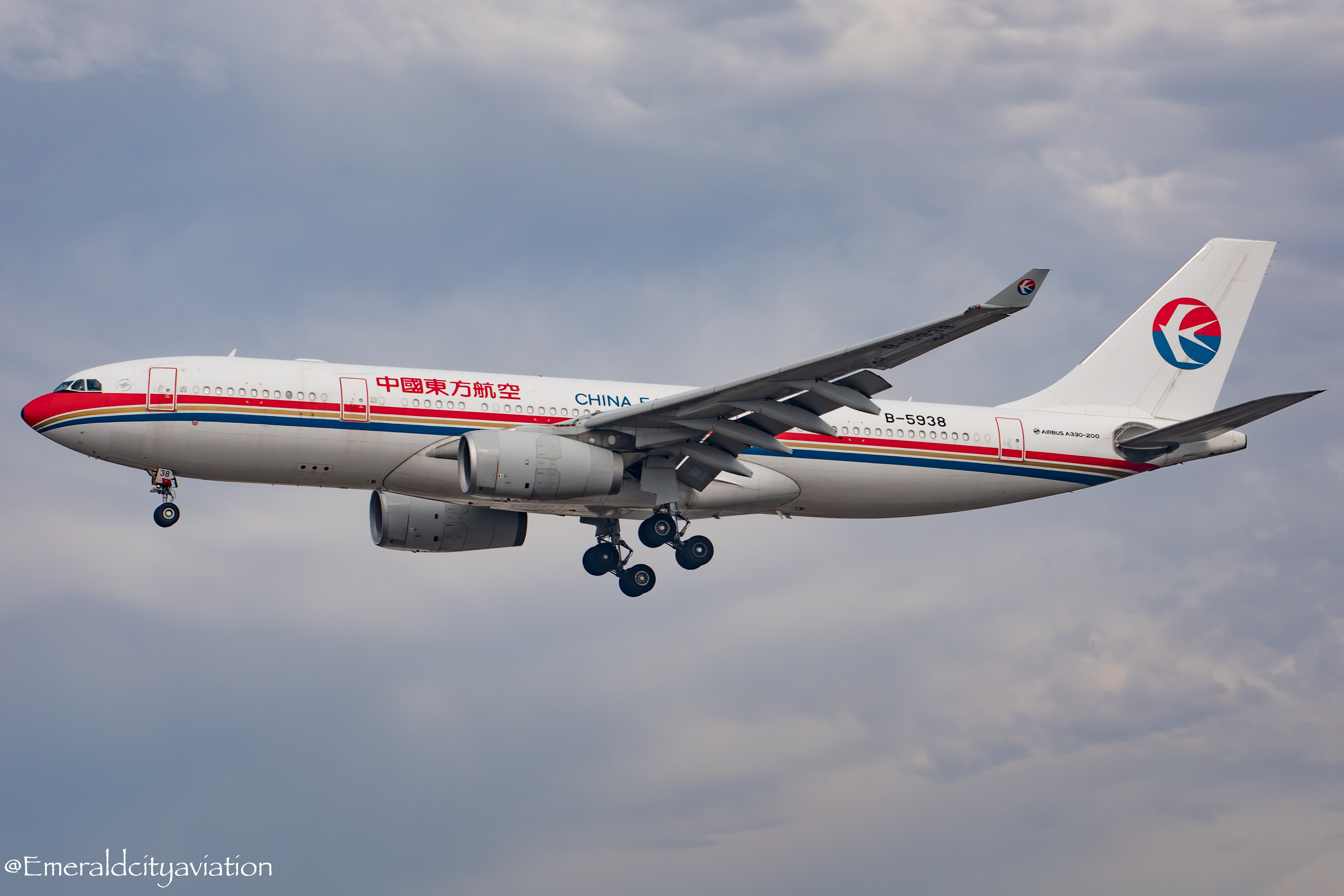 Full size: China Eastern Airlines Airbus A330-200 B-5938 at Los Angeles International Airport