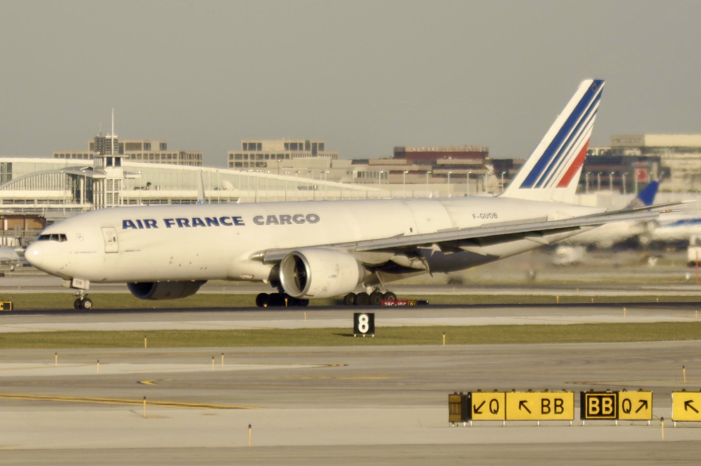 Full size: Air France Cargo Boeing 777-F F-GUOB at Chicago O'Hare International Airport