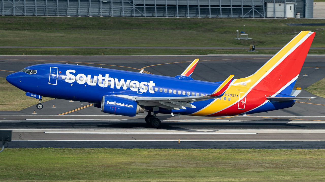Full size: Southwest Airlines Boeing 737-700 N7835A at Tampa International Airport