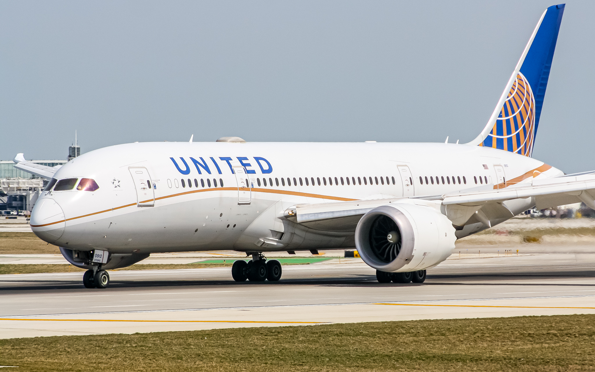Full size: United Airlines Boeing 787-8 N28912 at Chicago O'Hare International Airport