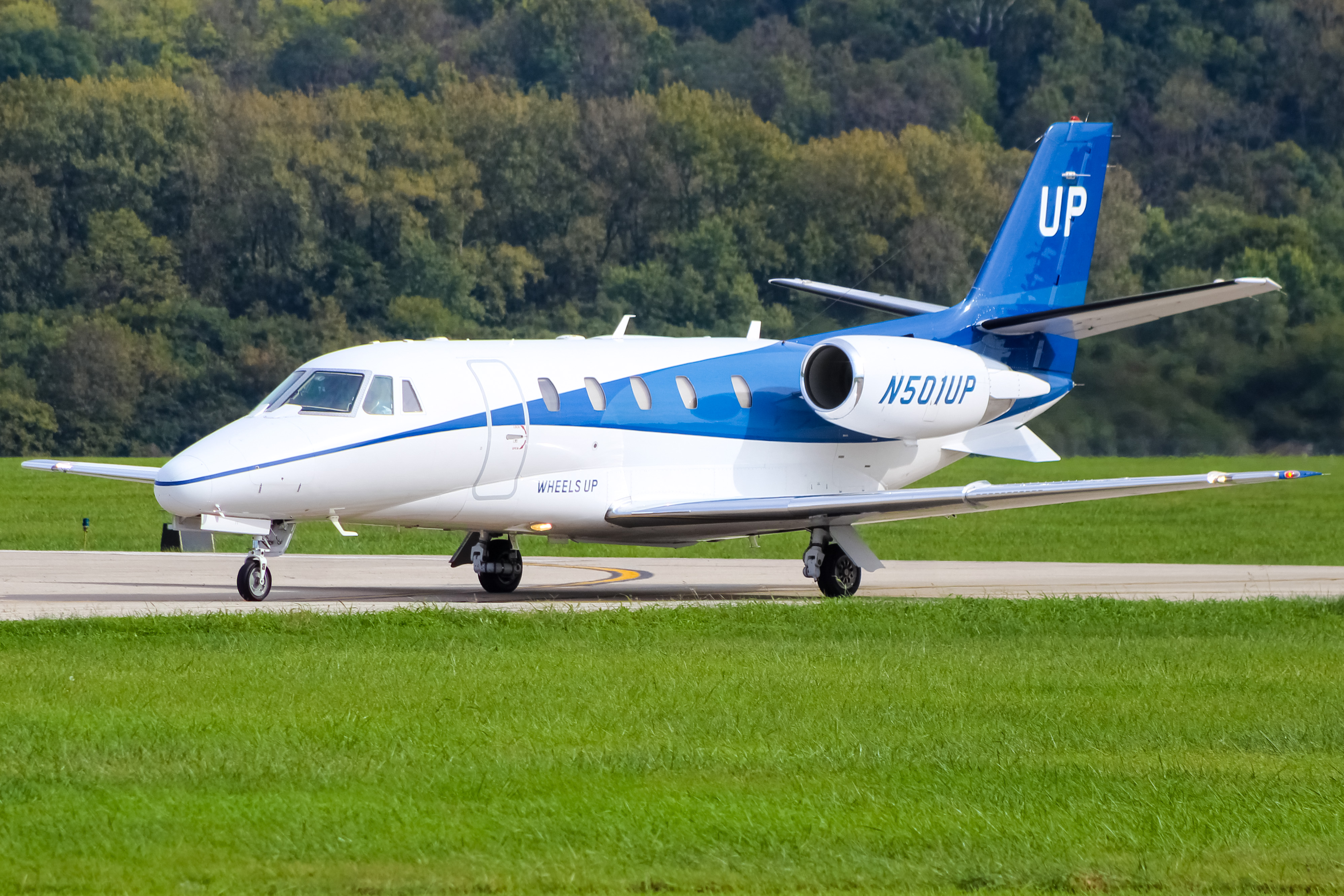 Full size: Wheels up  Cessna Citation 560XL N501UP at Cincinnati Municipal Airport/Lunken Field