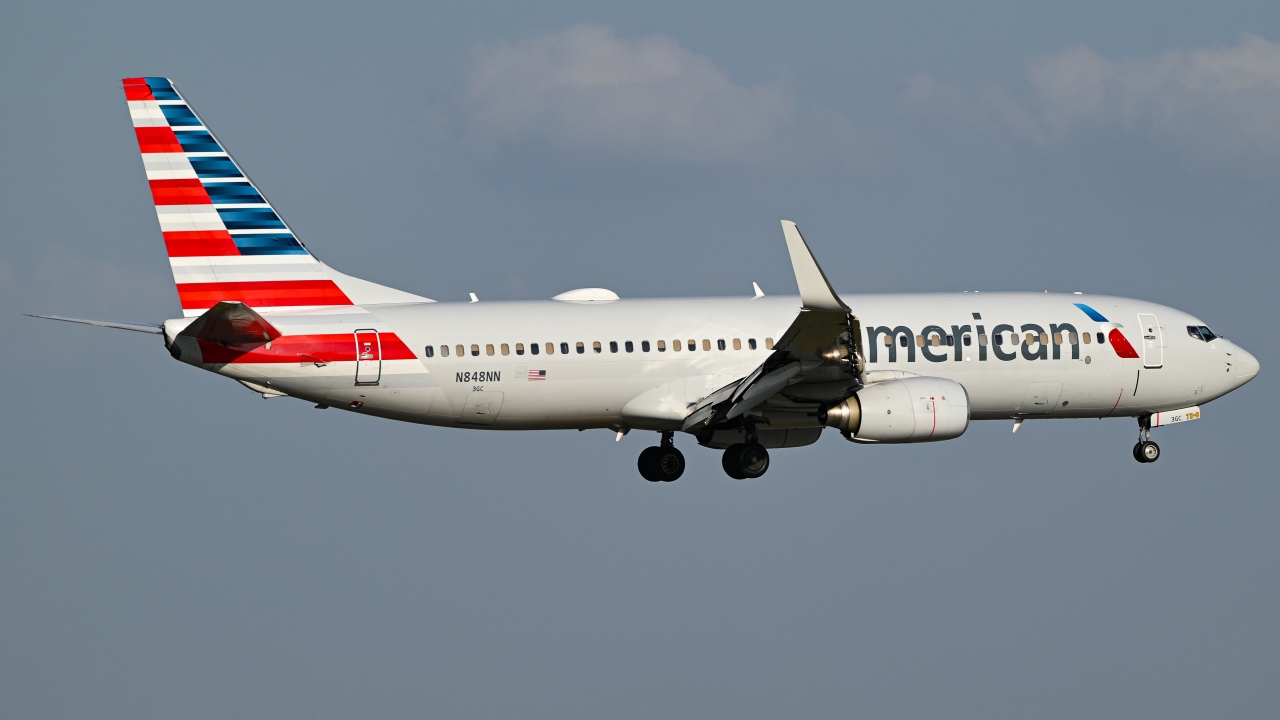 Full size: American Airlines Boeing 737-800 N848NN at Dallas-Fort Worth International Airport