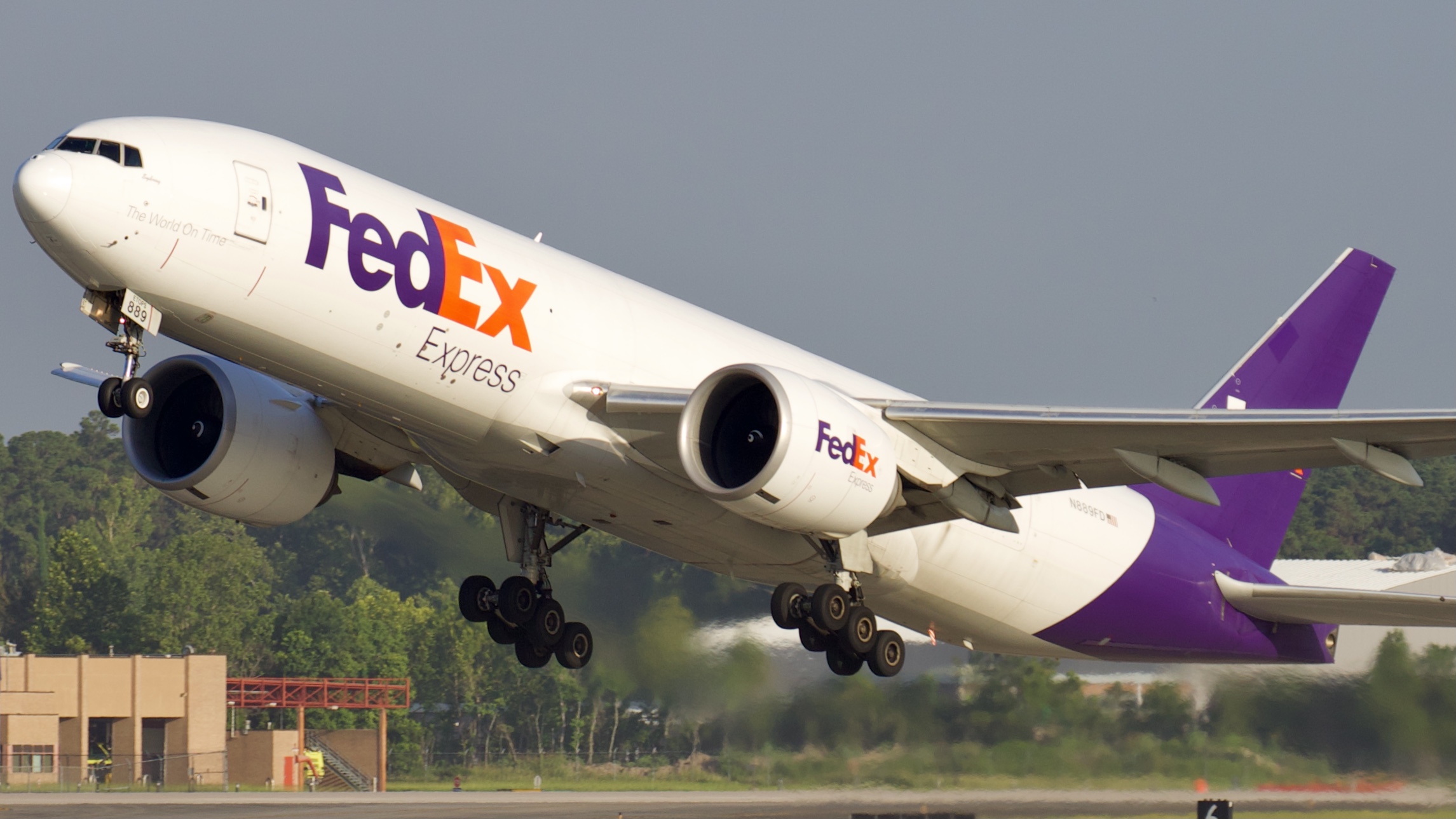 Full size: FedEx Boeing 777-F N889FD at Houston-George Bush Intercontinental Airport