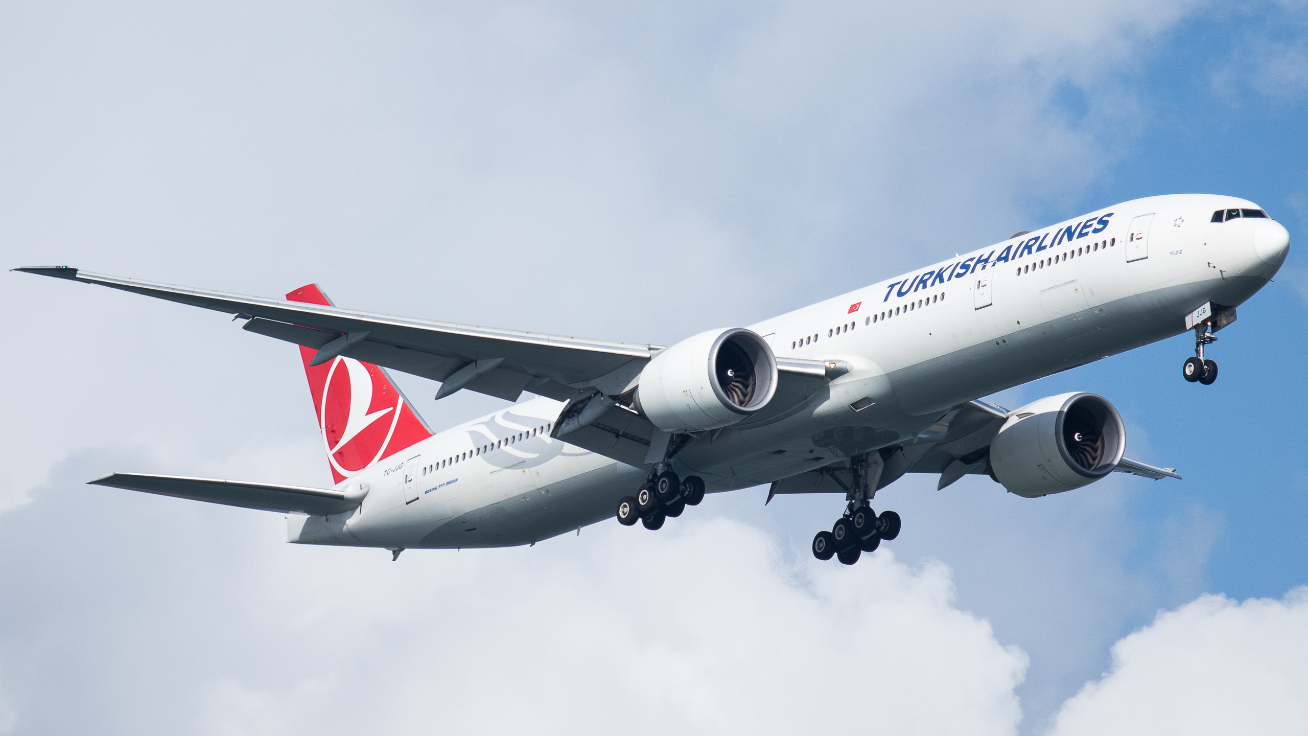 Full size: Turkish Airlines Boeing 777-300ER TC-JJG at Singapore-Changi Airport