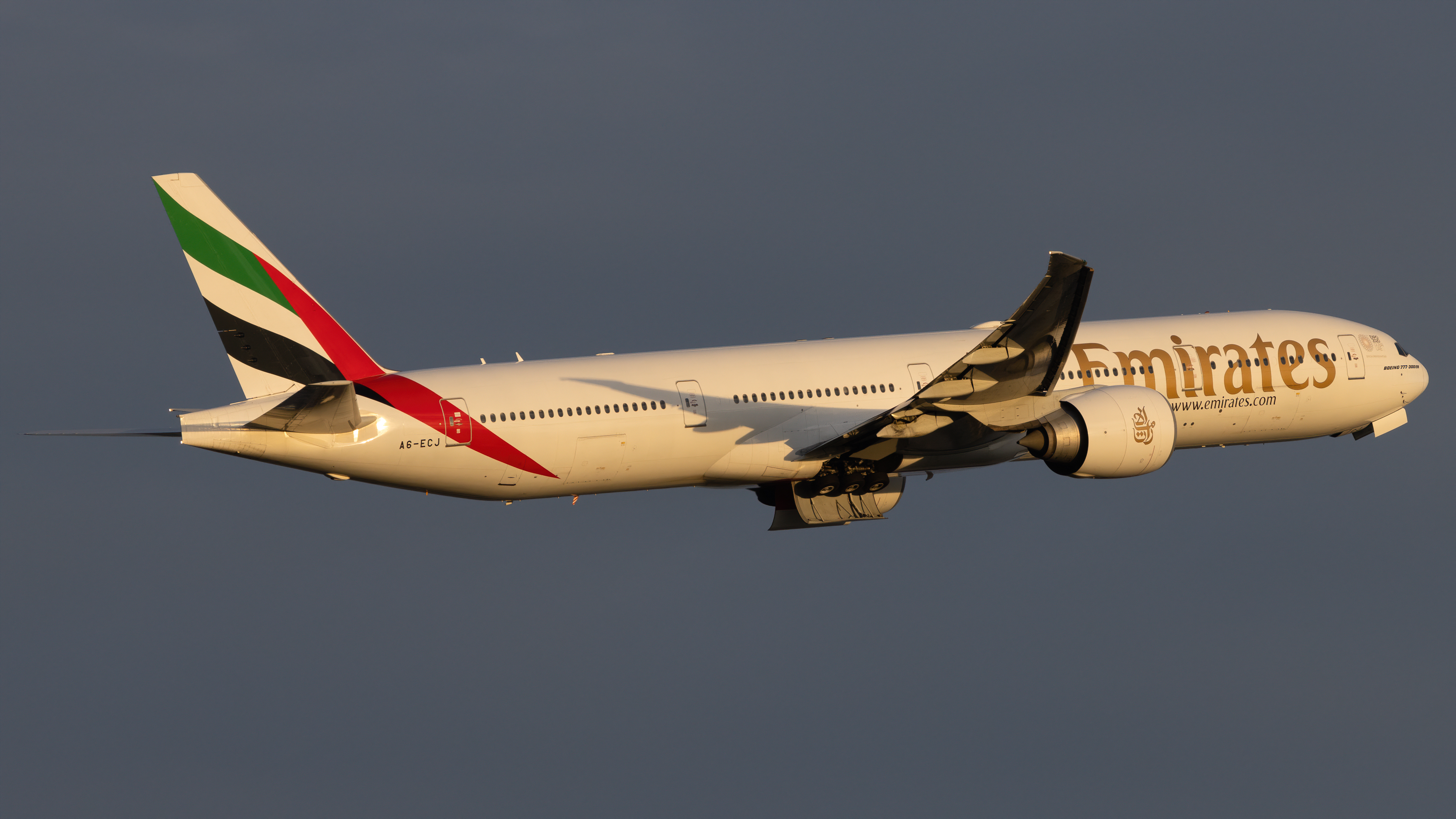 Full size: Emirates Boeing 777-300ER A6-ECJ at Singapore-Changi Airport