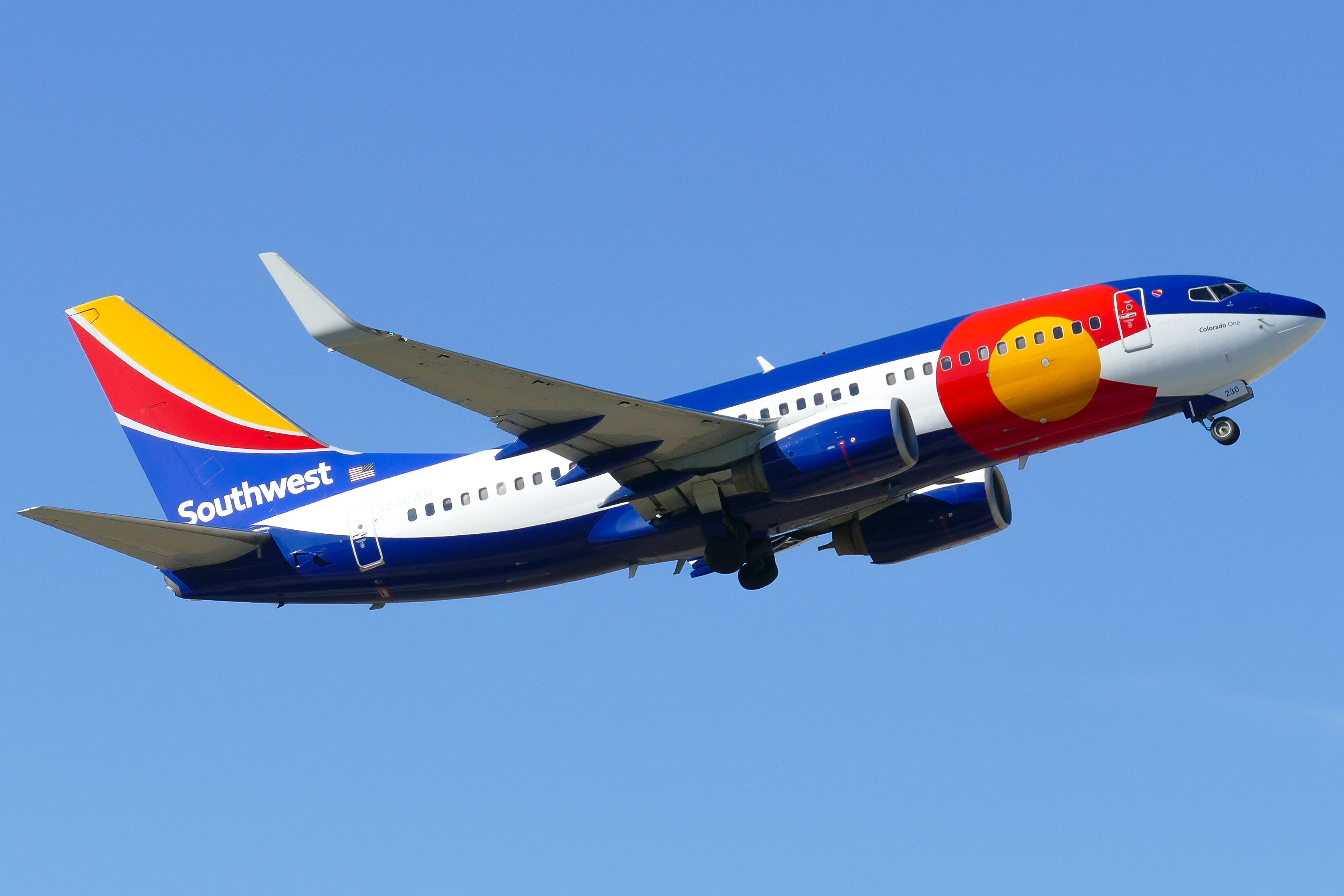 Full size: Southwest Airlines Boeing 737-700 N230WN at Austin-Bergstrom International Airport