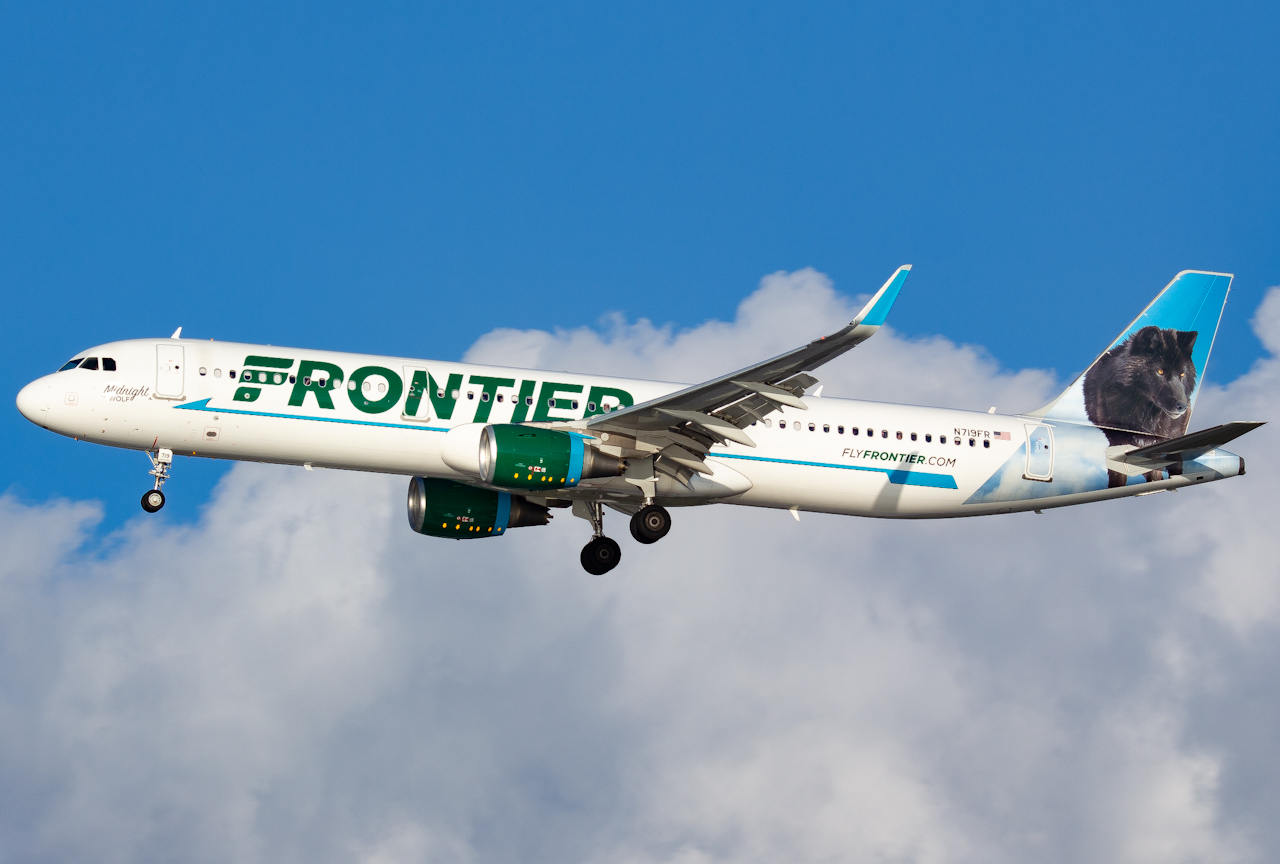 Full size: Frontier Airlines Airbus A321-200 N719FR at Tampa International Airport