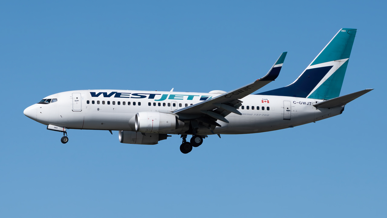 Full size: WestJet Boeing 737-700 C-GWJT at Vancouver International Airport