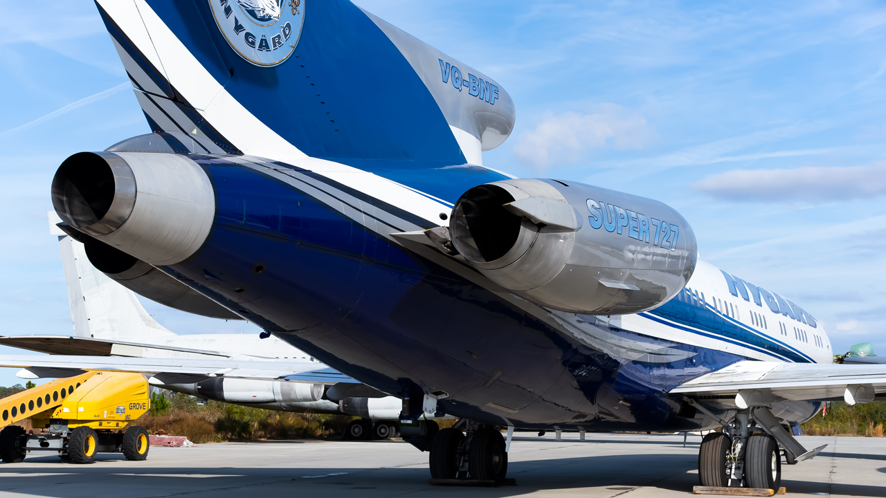 Full size: PRIVATE Boeing 727-200 VQ-BNF at Brunswick Golden Isles Airport