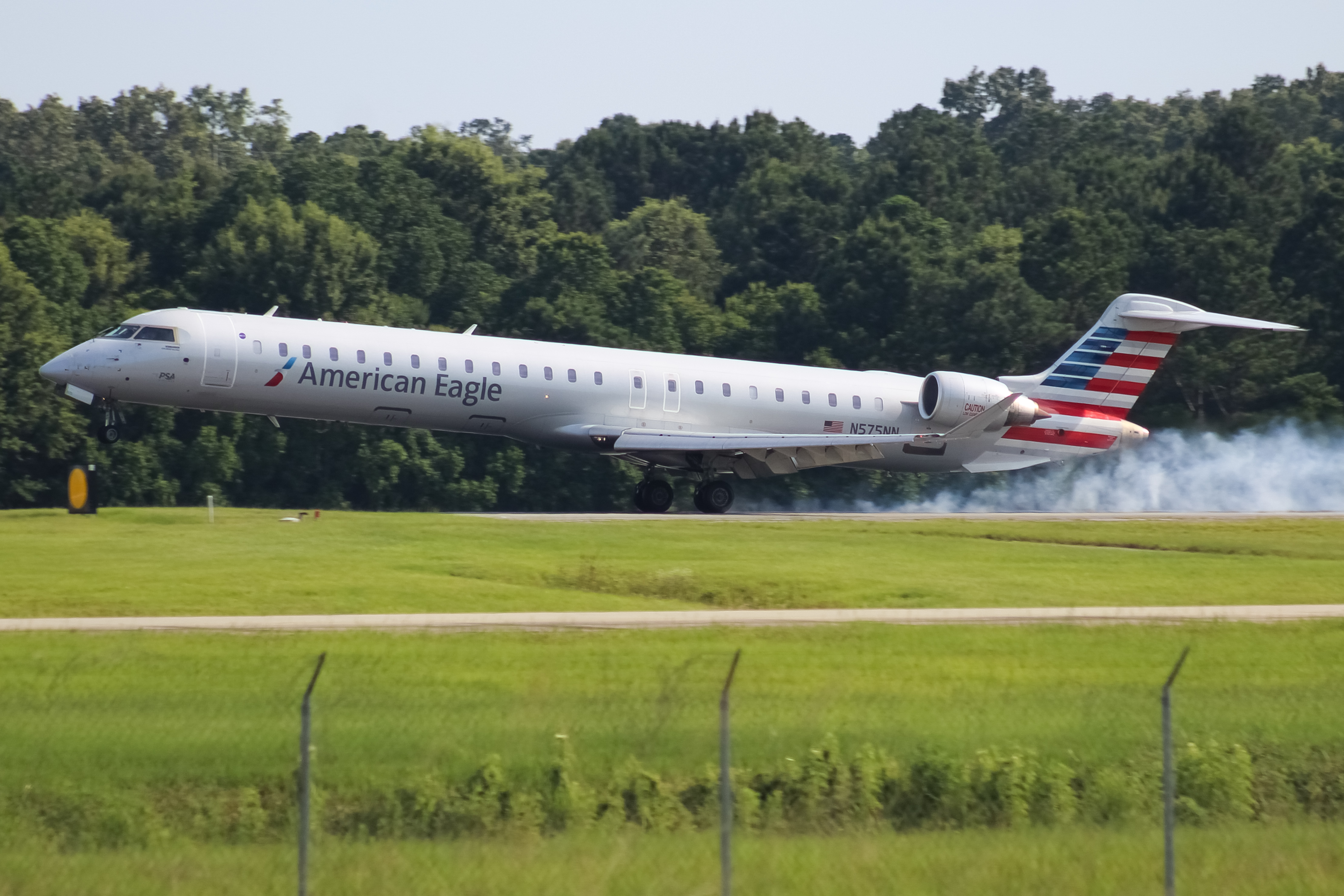 Full size: American Eagle Mitsubishi CRJ-900 N575NN at Savannah/Hilton Head International Airport