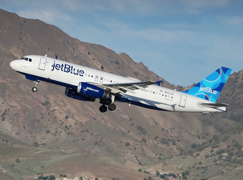 Full size: JetBlue Airways Airbus A320 N552JB at Reno/Tahoe International Airport