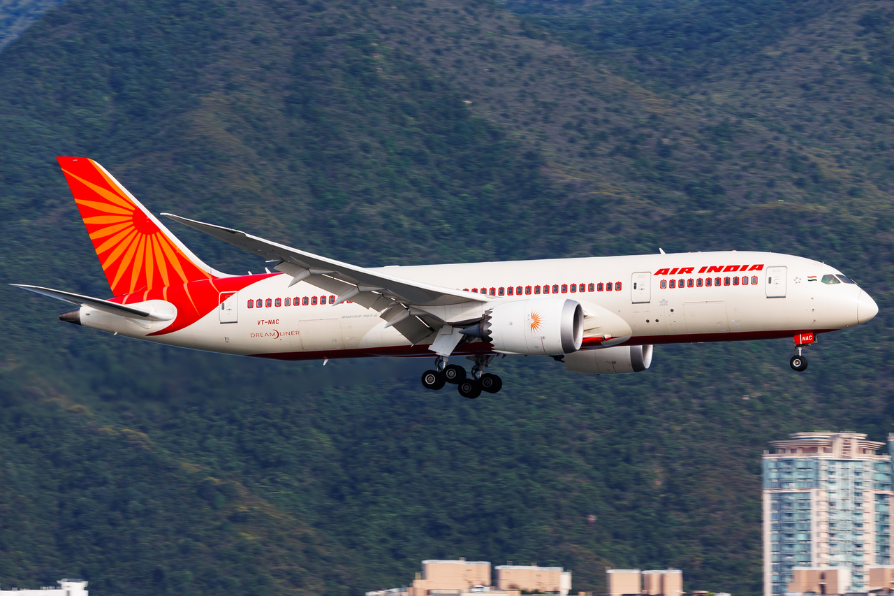 Full size: Air India Boeing 787-8 VT-NAC at Hong Kong International Airport