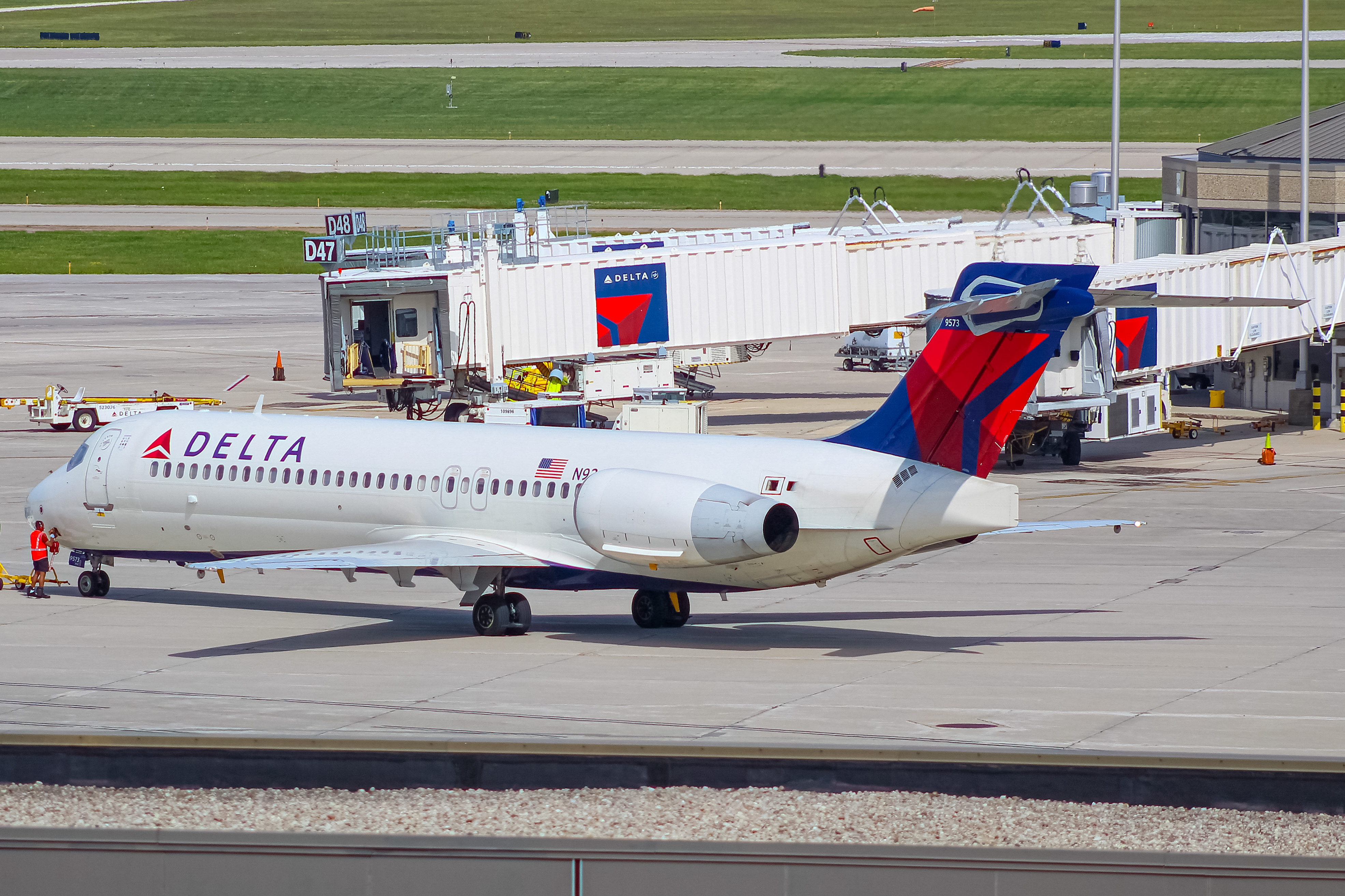 Full size: Delta Airlines Boeing 717-200 N926AT at General Mitchell International Airport