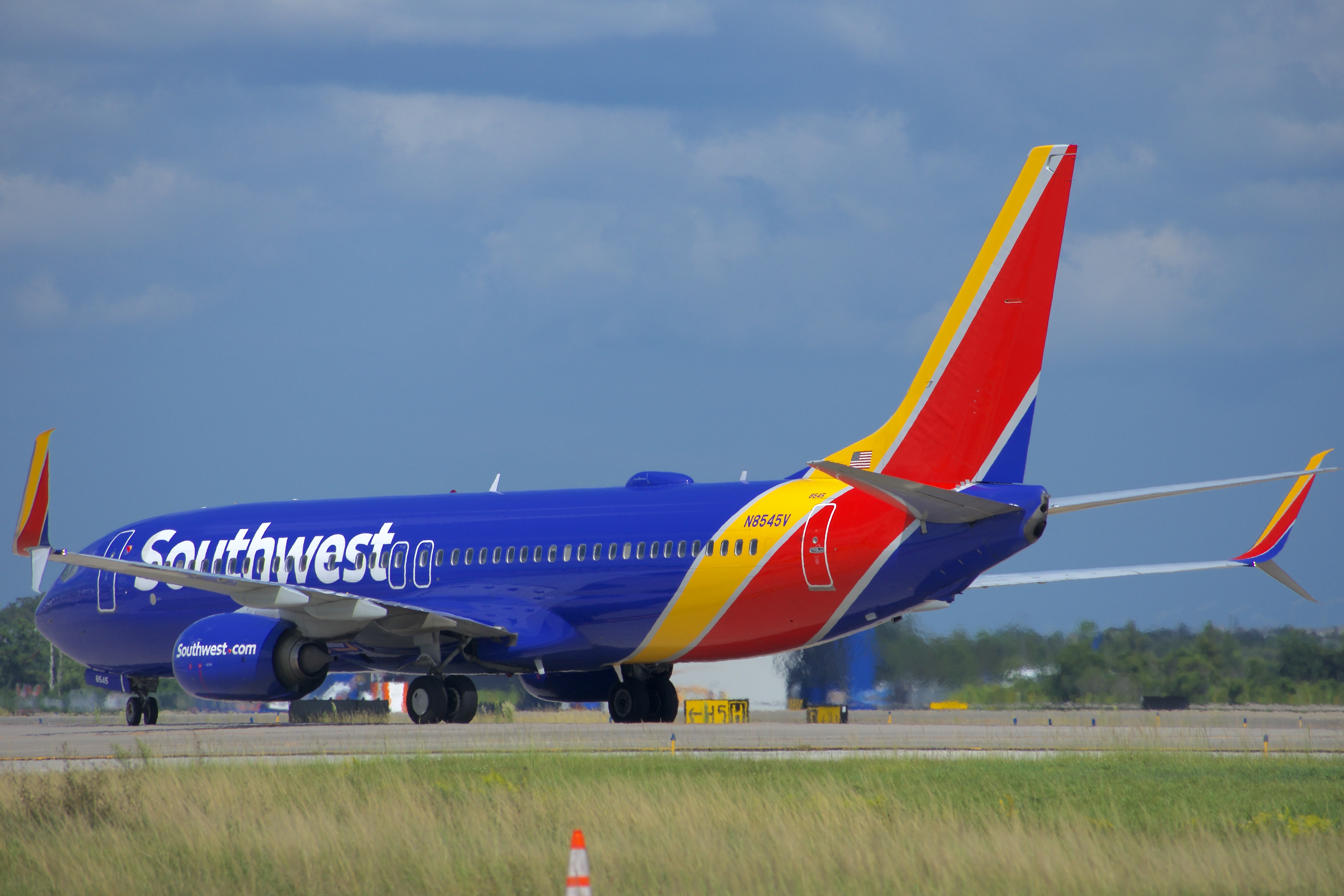 Full size: Southwest Airlines Boeing 737-800 N8545V at Orlando International Airport
