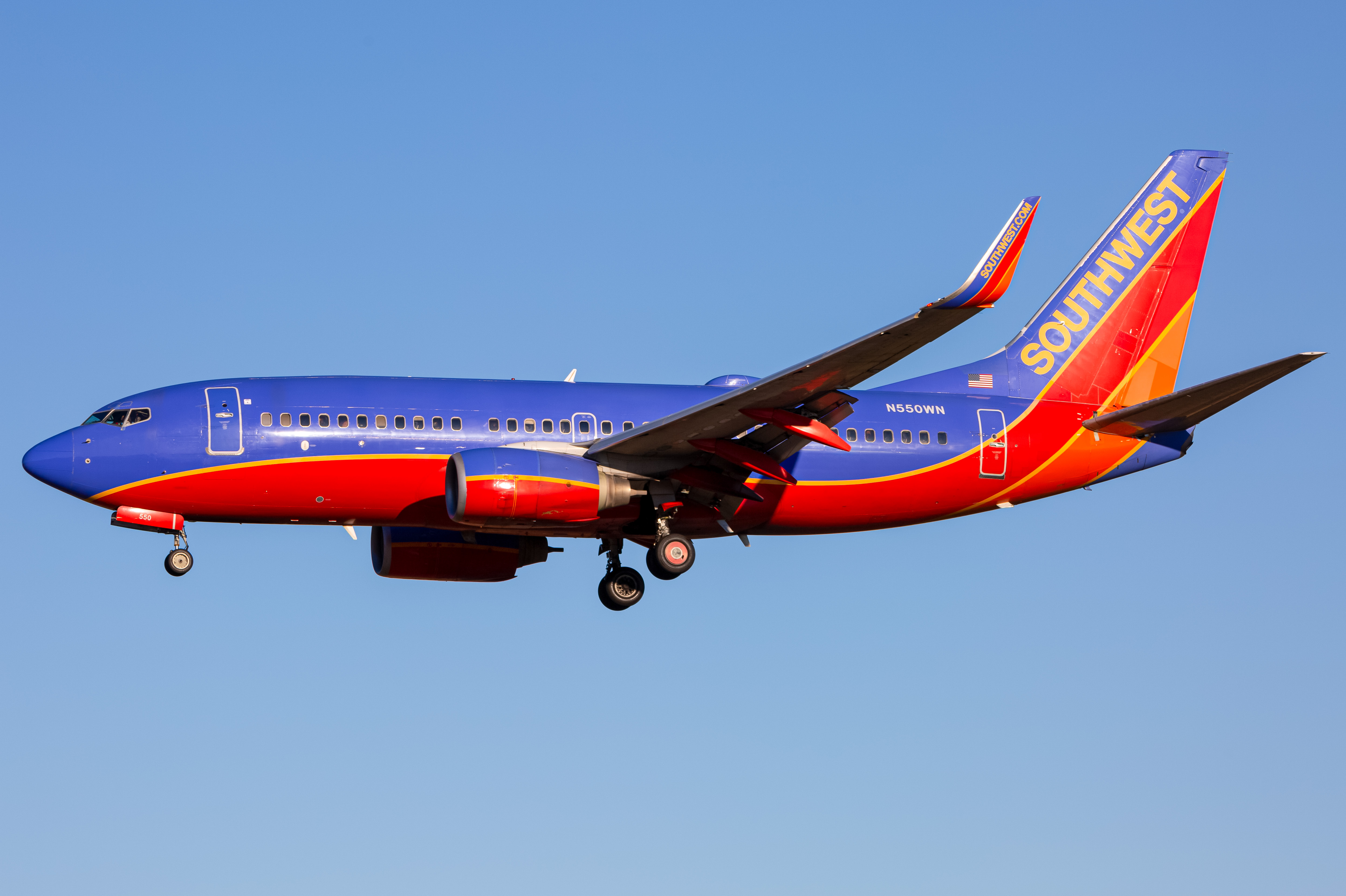 Full size: Southwest Airlines Boeing 737-700 N550WN at Baltimore/Washington International Thurgood Marshall Airport