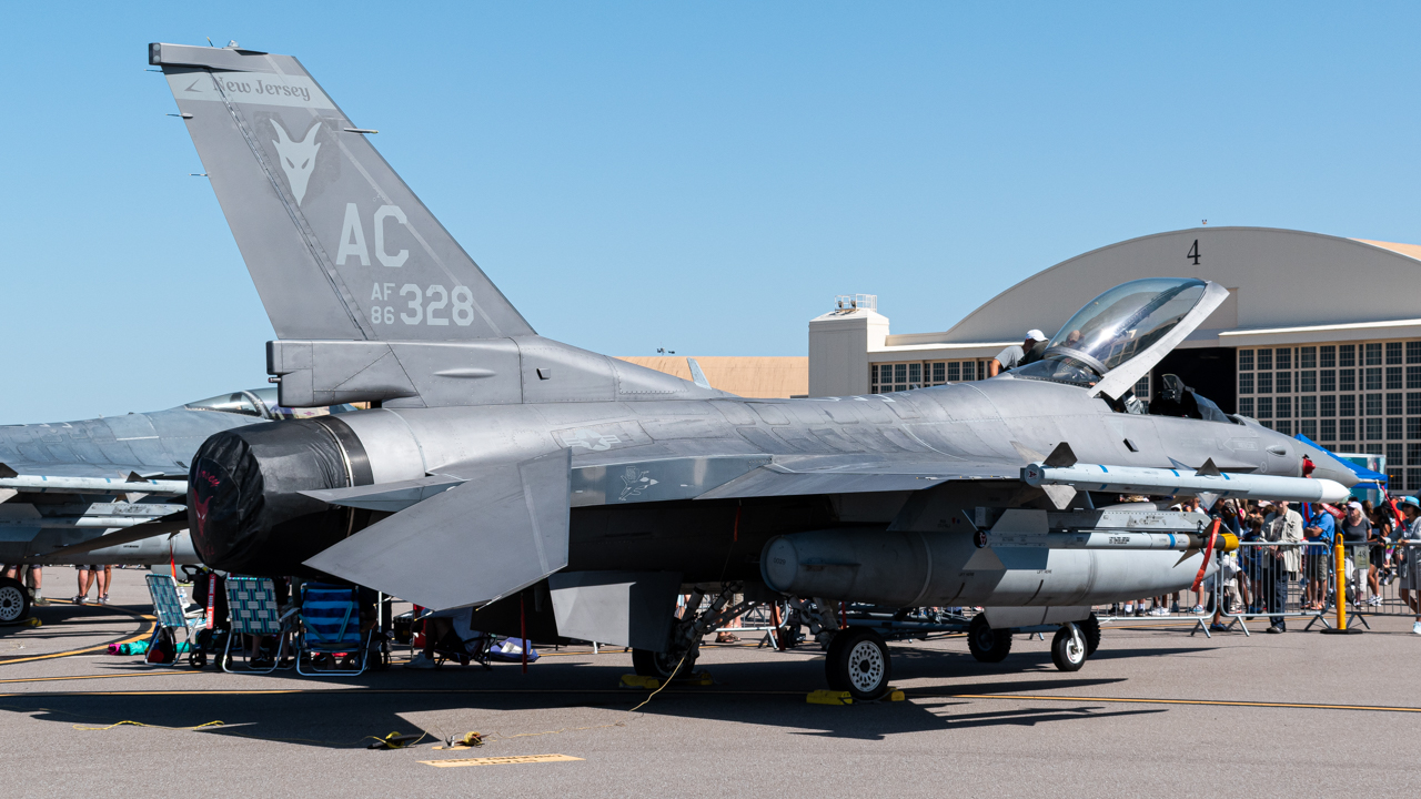 Full size: USAF - United States Air Force General Dynamics F-16C Fighting Falcon 86-0328 at Mac Dill AFB