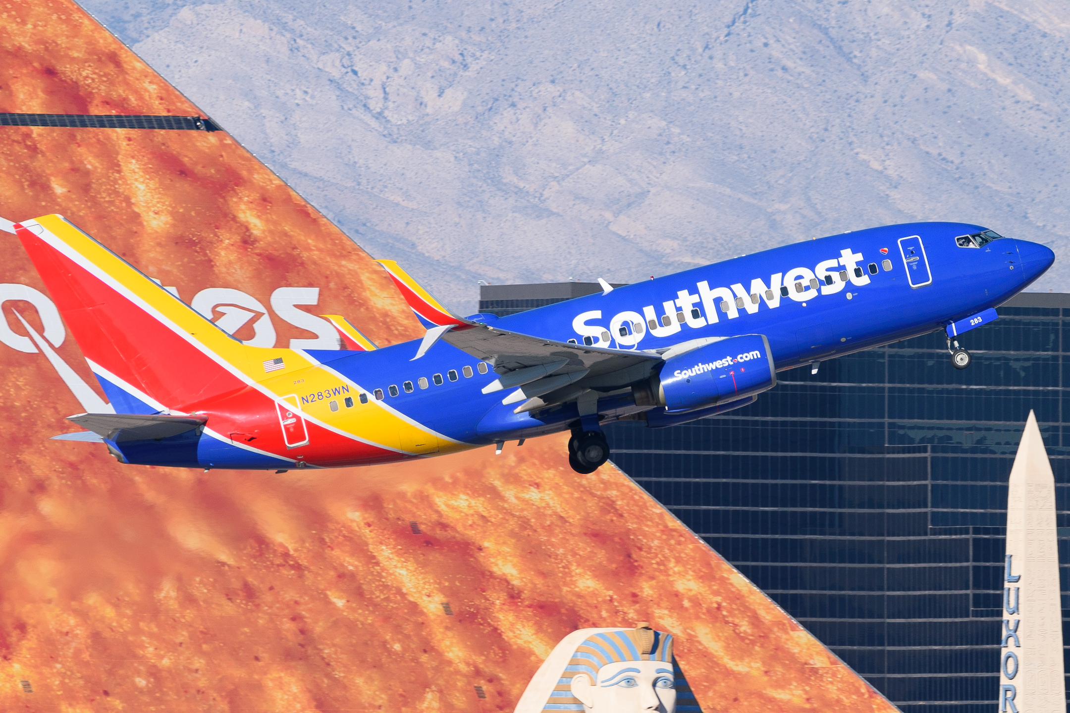 Full size: Southwest Airlines Boeing 737-700 N283WN at Harry Reid International Airport