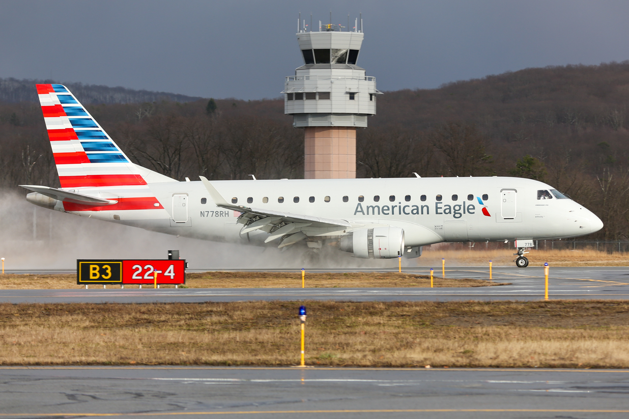 Full size: American Airlines Embraer E170 N778RH at Avoca Wilkes-Barre/Scranton International Airport