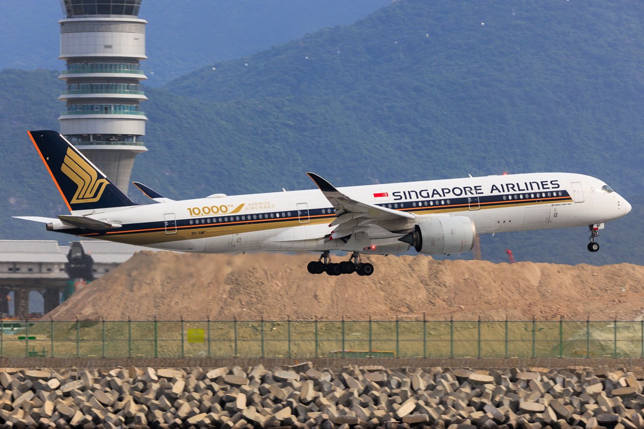 Full size: Singapore Airlines Airbus A350-900 9V-SMF at Hong Kong International Airport