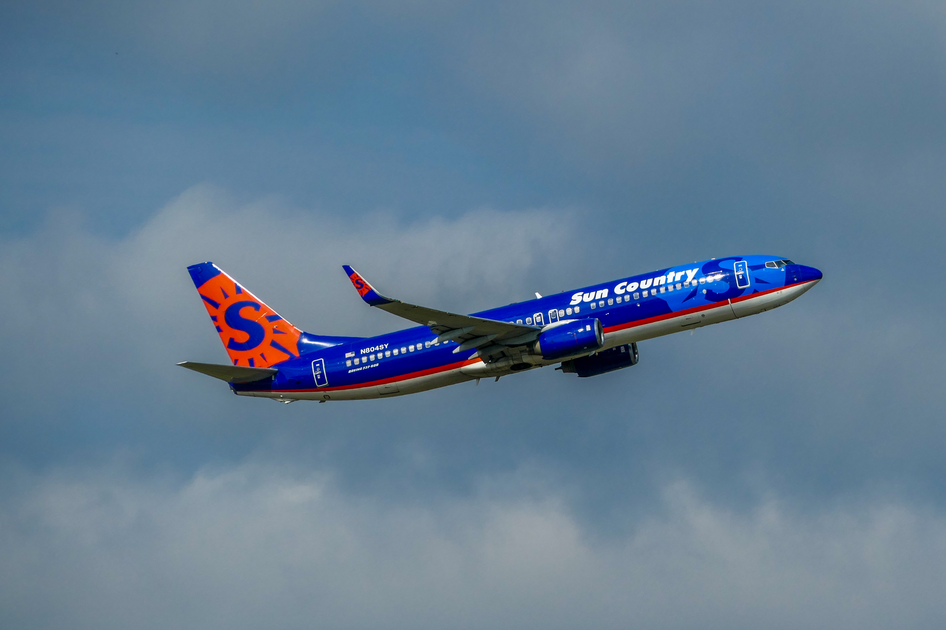 Full size: Sun Country Airlines Boeing 737-800 N804SY at Austin-Bergstrom International Airport