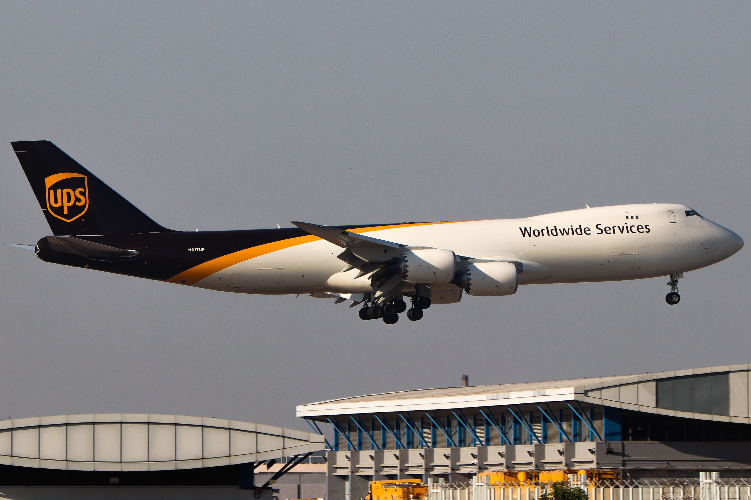 Full size: United Parcel Service Boeing 747-8F N617UP at Hong Kong International Airport