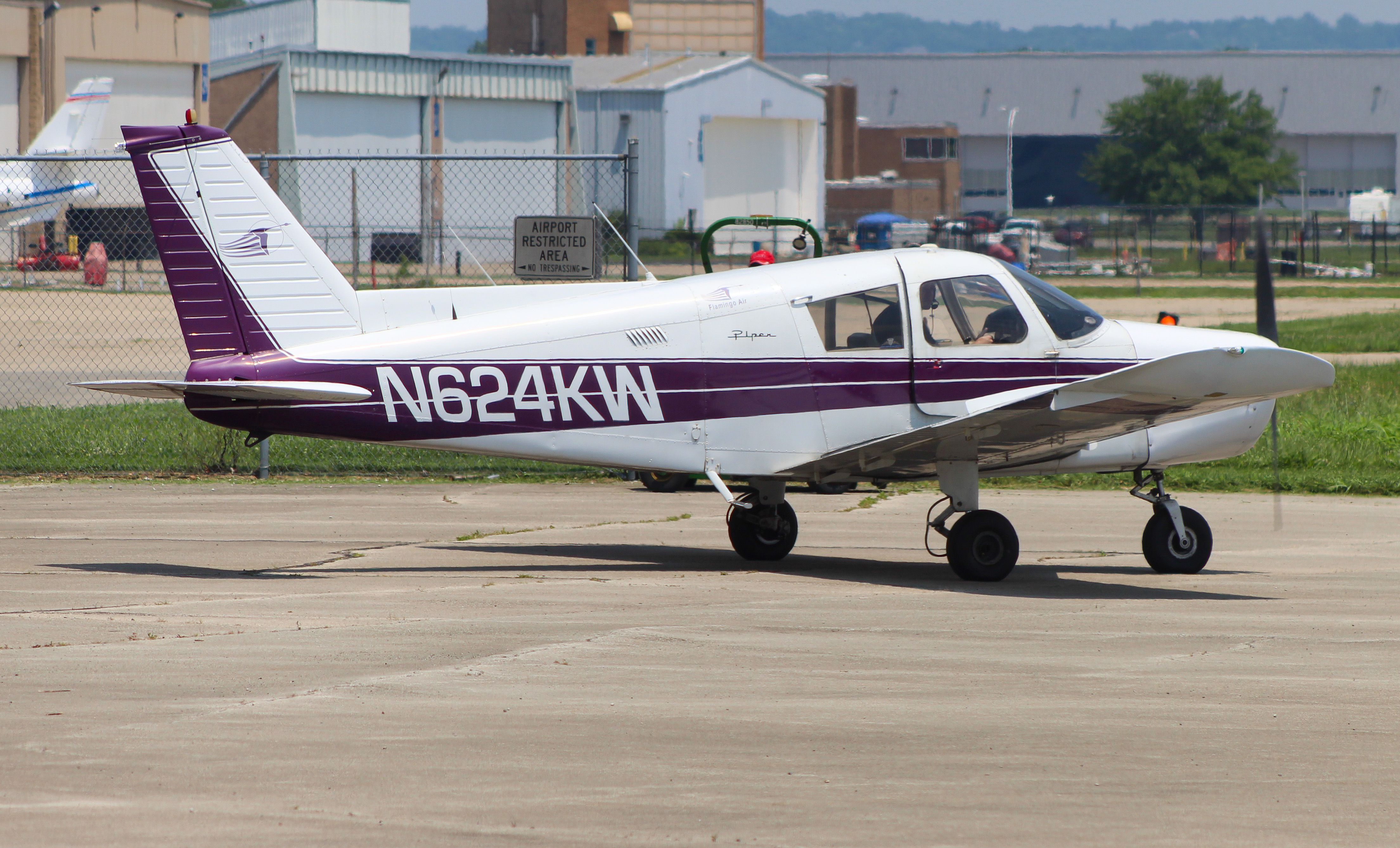Full size: PRIVATE Piper PA-28 N624KW at Cincinnati Municipal Airport/Lunken Field