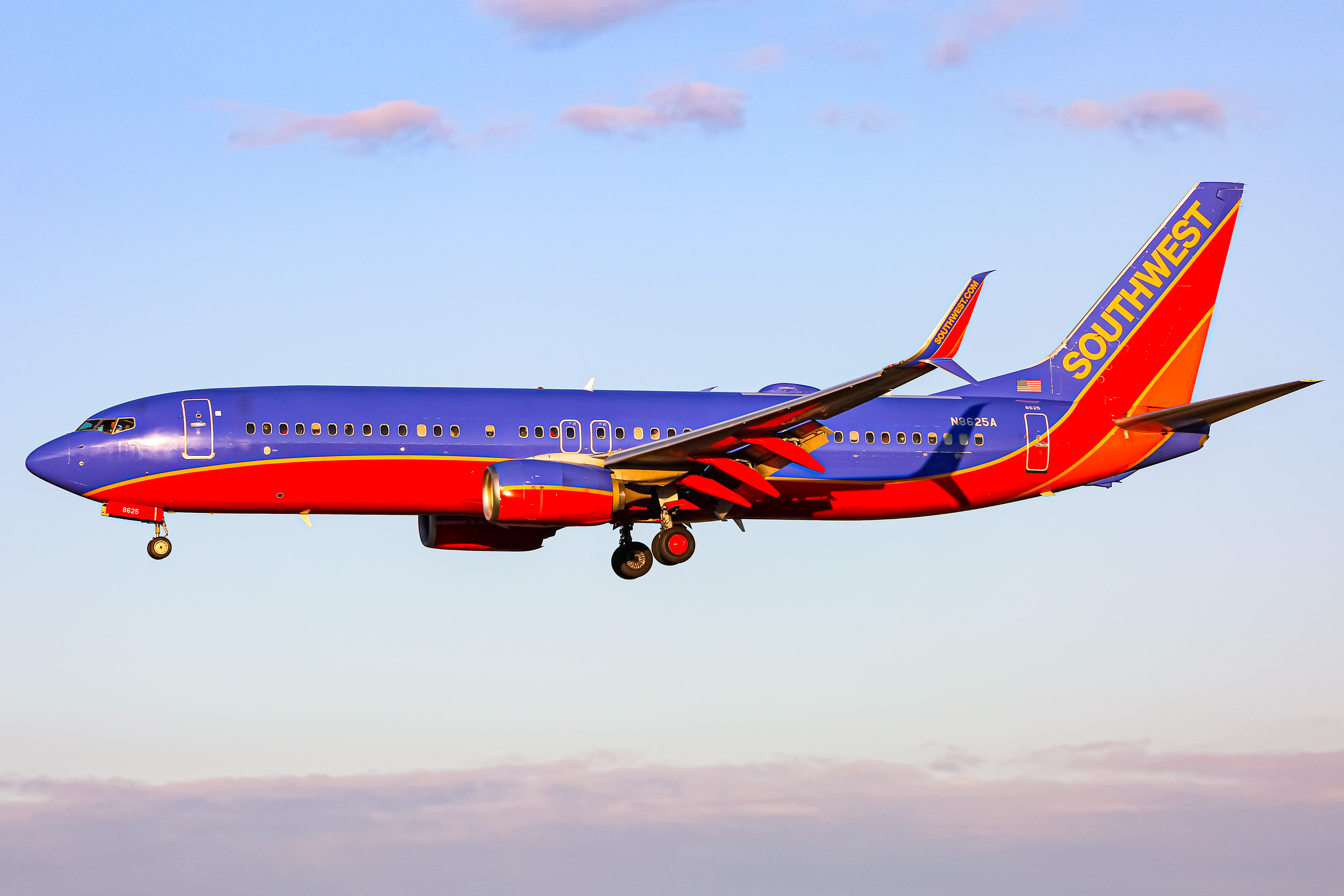 Full size: Southwest Airlines Boeing 737-800 N8625A at Baltimore/Washington International Thurgood Marshall Airport